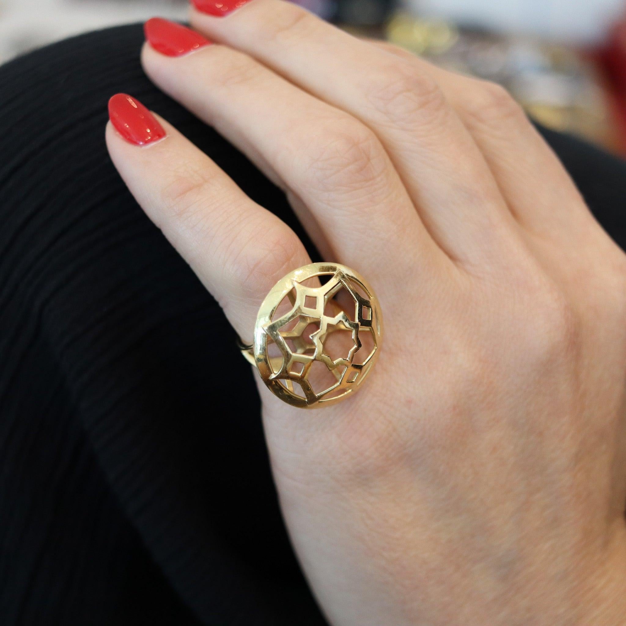 Zellige ring designed by Paloma Picasso for Tiffany & Co.

This is a beautiful geometric ring from the iconic Zellige collection, created in New York city at Tiffany & Co. by Paloma Picasso, back in 1987. The geometric round ring is quite rare and
