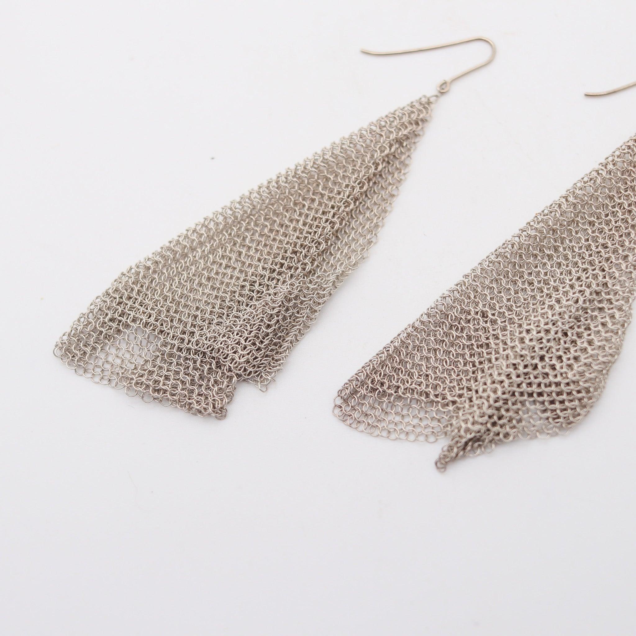 TIFFANY & CO. 1980 Elsa Peretti Dangle Draped Mesh Earrings In .925 Sterling In Excellent Condition For Sale In Miami, FL