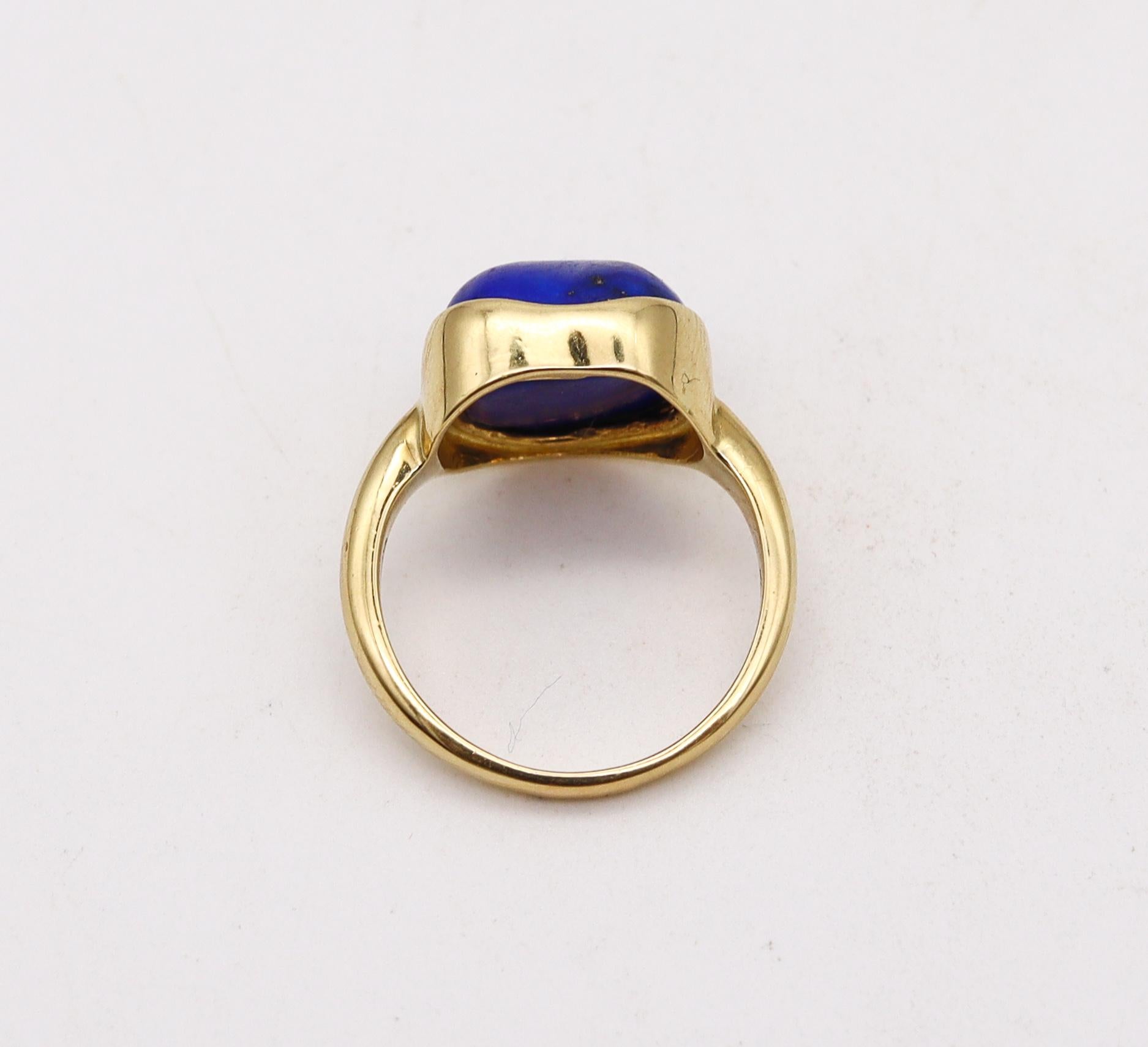 Tiffany & Co. 1980 Elsa Peretti Free Form Ring in 18Kt Gold with Lapis Lazuli In Excellent Condition In Miami, FL