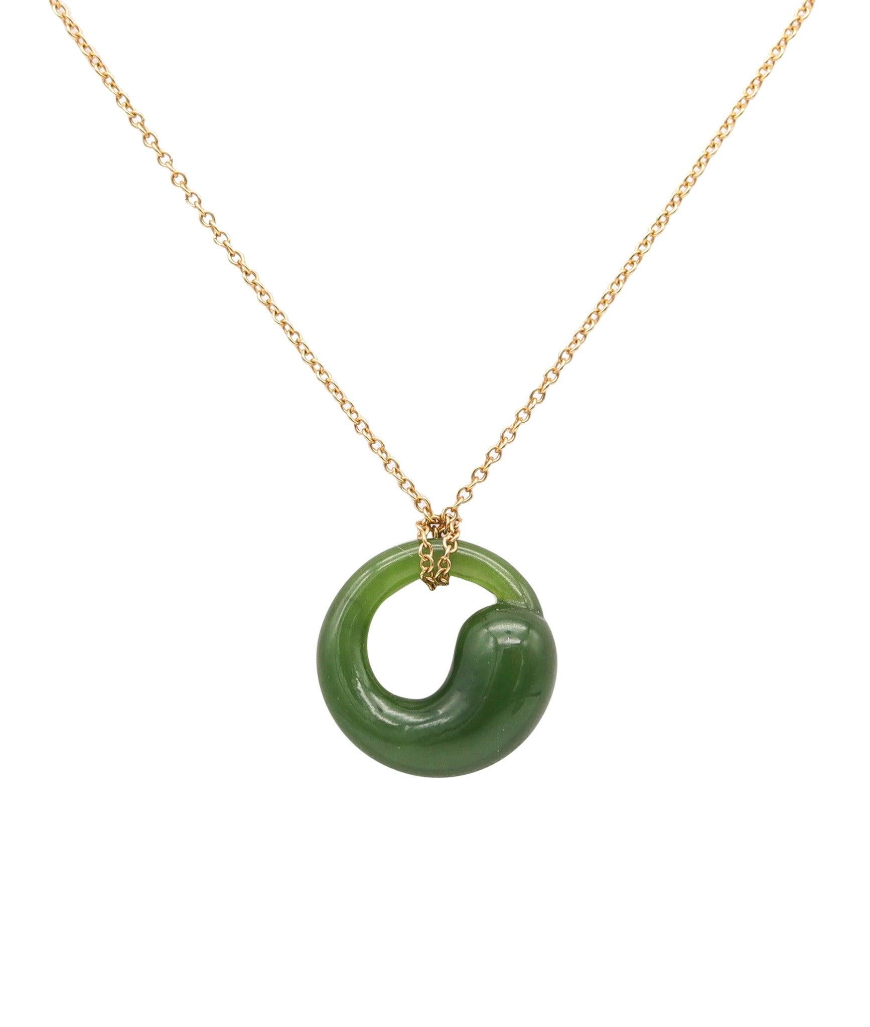 TIFFANY & CO. 1980 Elsa Peretti Nephrite Jade Eternal Circle 18Kt Gold Necklace For Sale