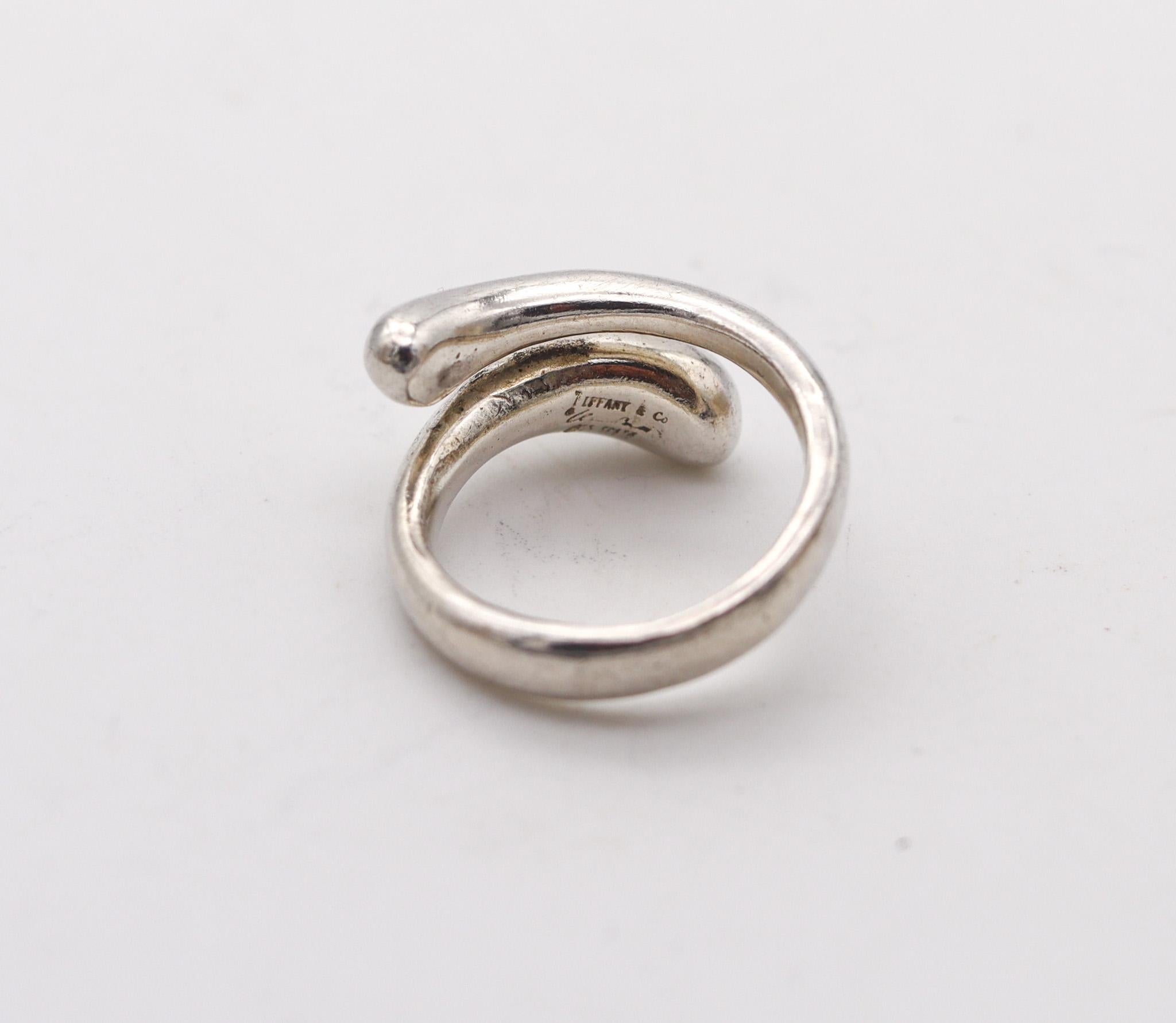 Tiffany & Co. 1980 Elsa Peretti Rare Teardrop Ring In Solid .925 Sterling Silver In Excellent Condition For Sale In Miami, FL