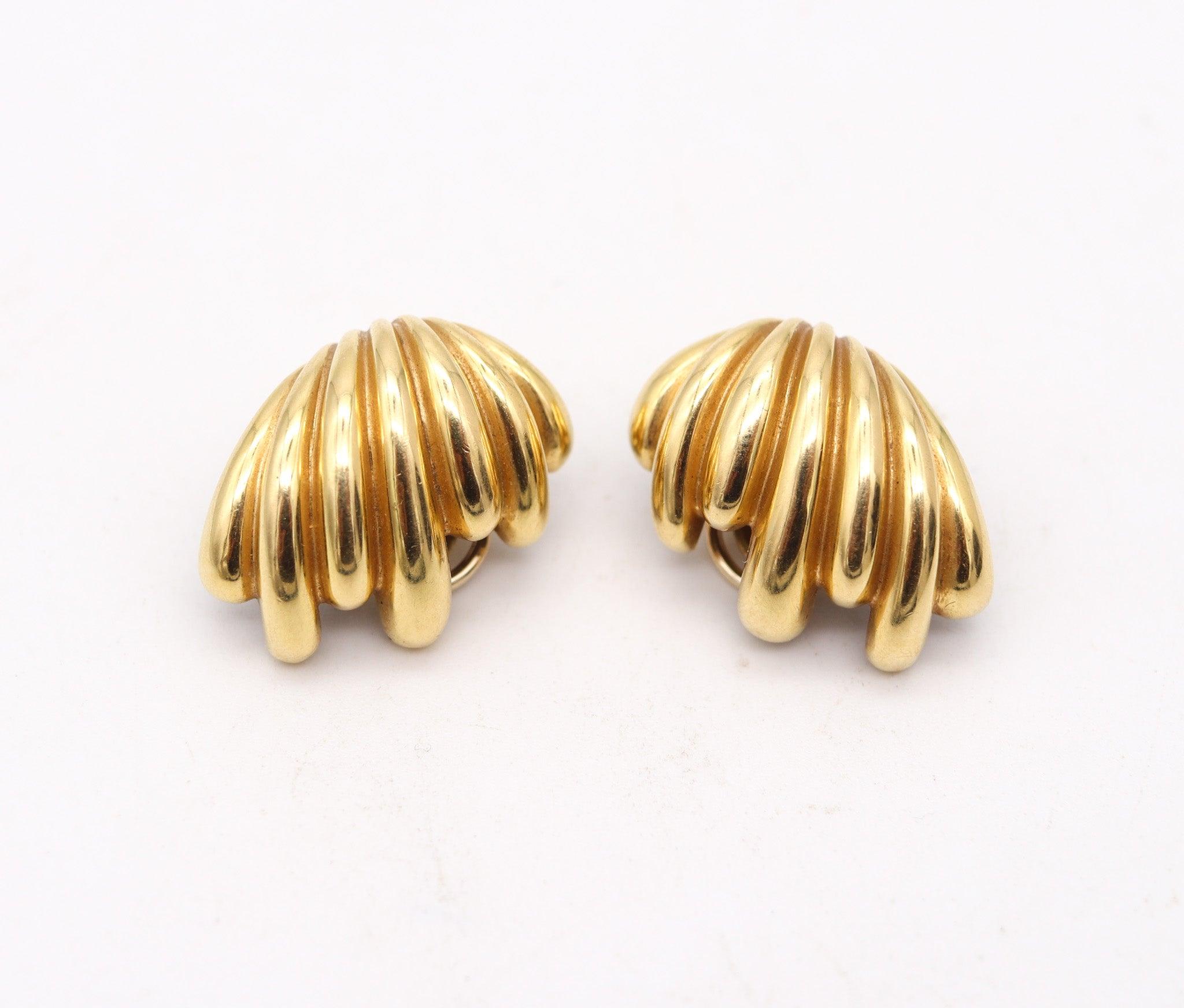 Modernista TIFFANY & CO. Orecchini a lobo smerlati modernisti del 1980 in oro giallo 18 carati in vendita