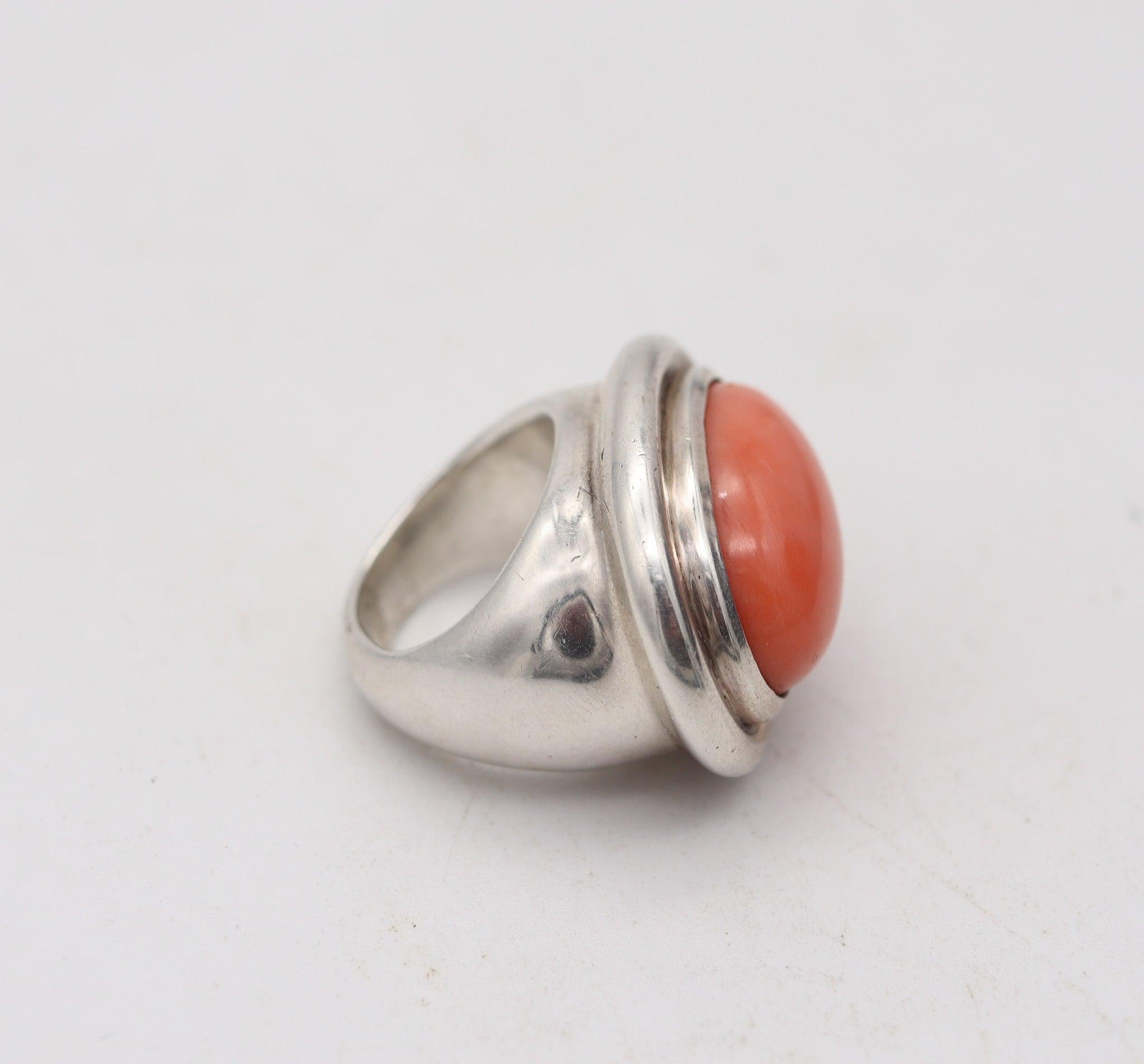 TIFFANY & CO. 1980 Paloma Picasso - Anello da cocktail massiccio in argento con corallo In condizioni ottime in vendita a Miami, FL