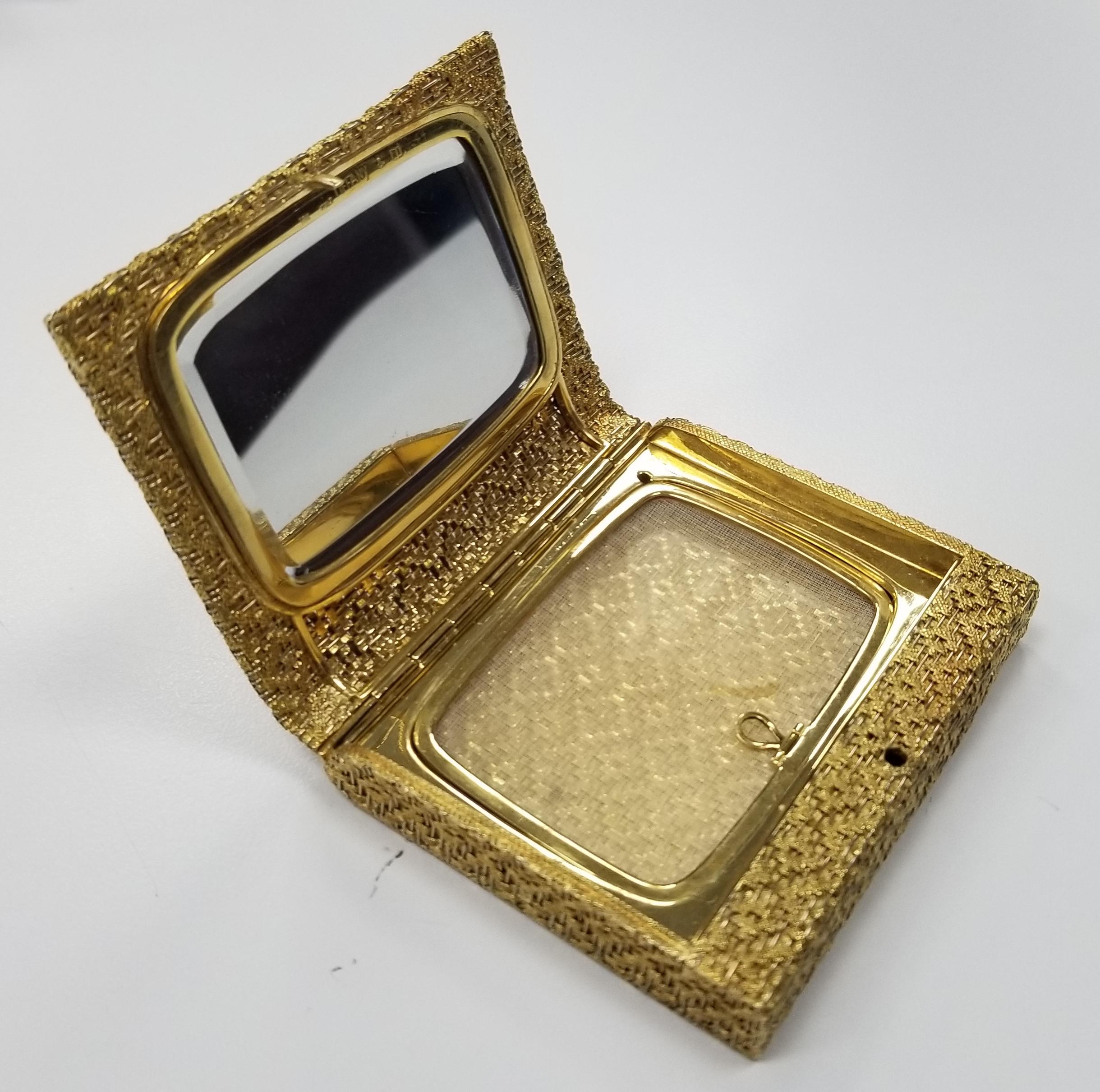 Artisan Poudrier compact en or jaune 18 carats Tiffany & Co. des années 1980 en vente