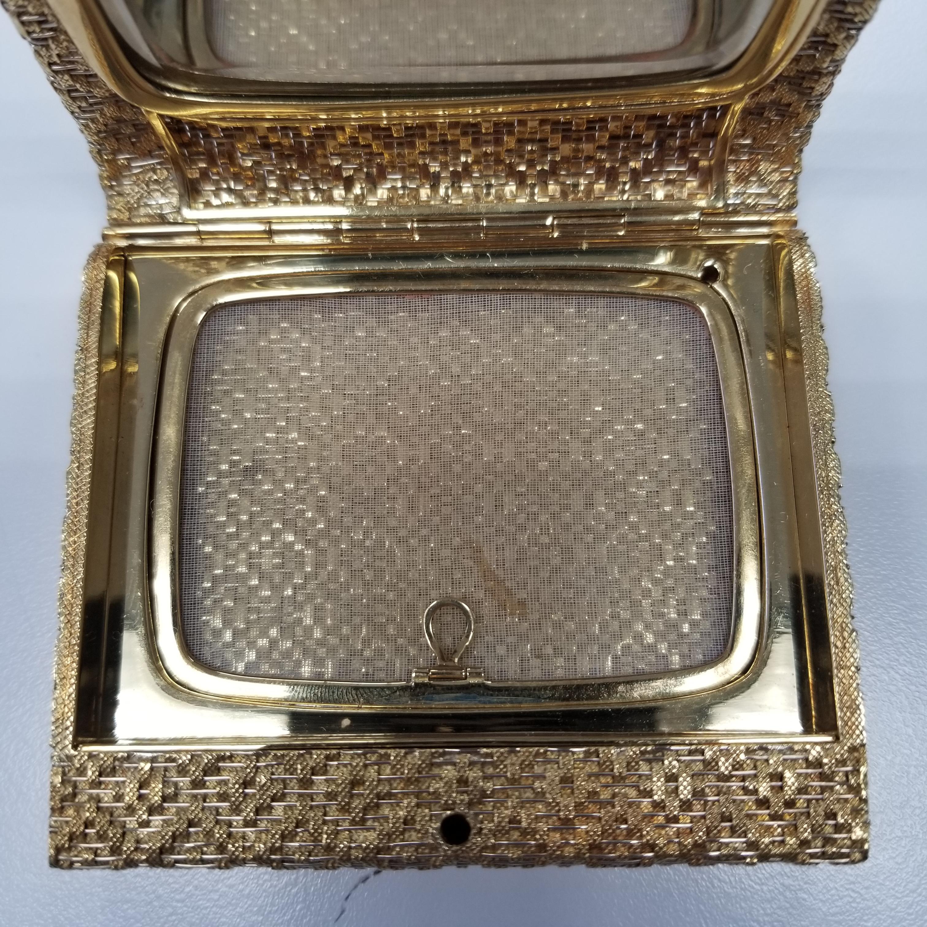 Women's or Men's Tiffany & Co. 1980s 18k Yellow Gold Powder Compact Case For Sale