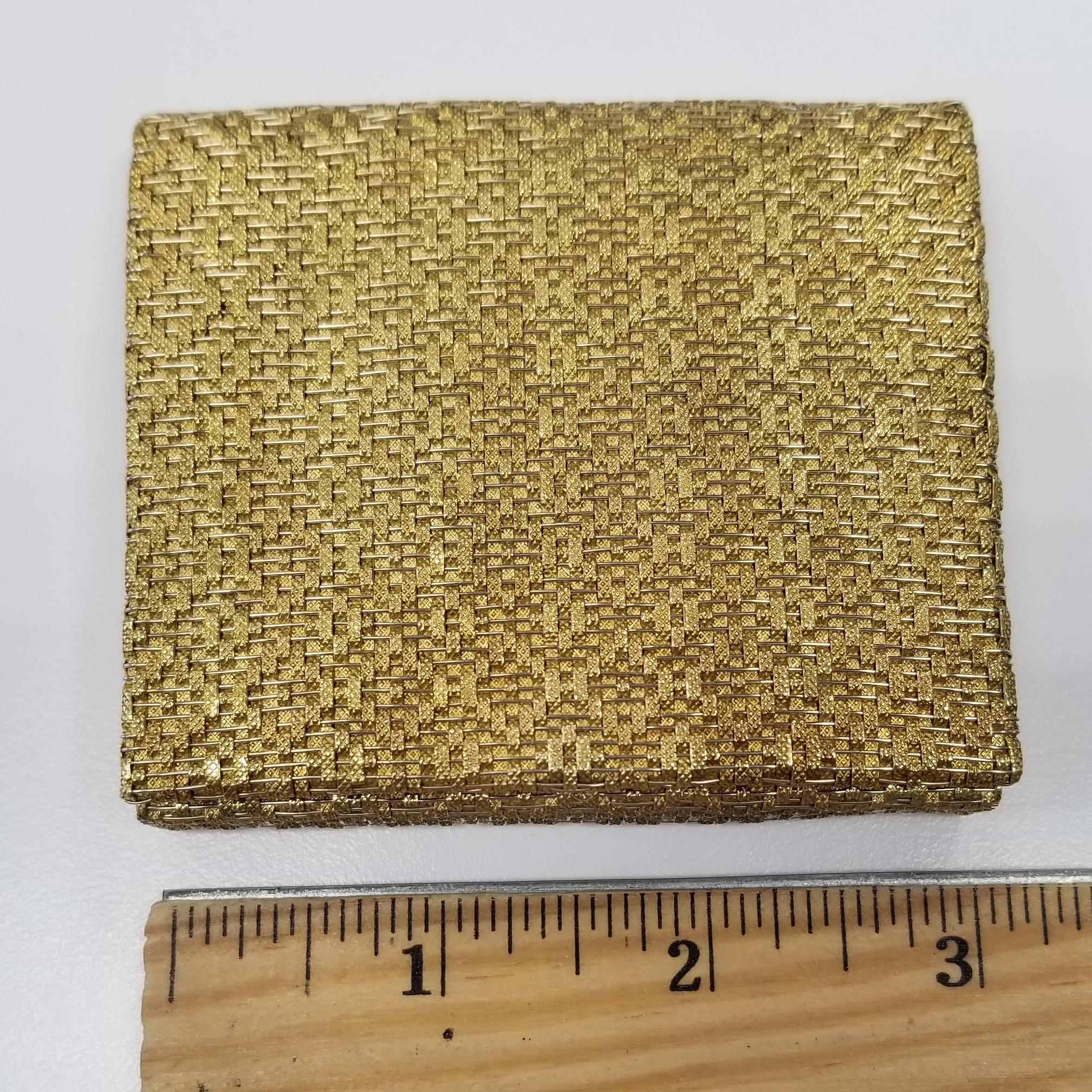 Poudrier compact en or jaune 18 carats Tiffany & Co. des années 1980 en vente 4