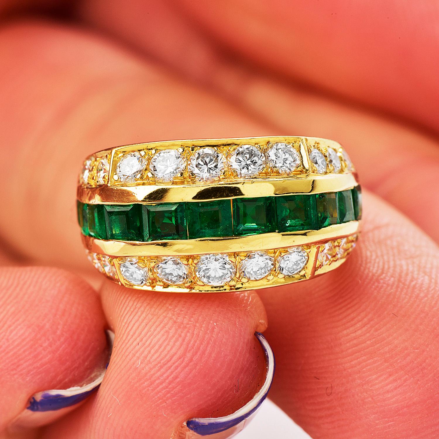 Tiffany & Co 1980's Diamond Emerald 18K Gold Ring In Excellent Condition For Sale In Miami, FL