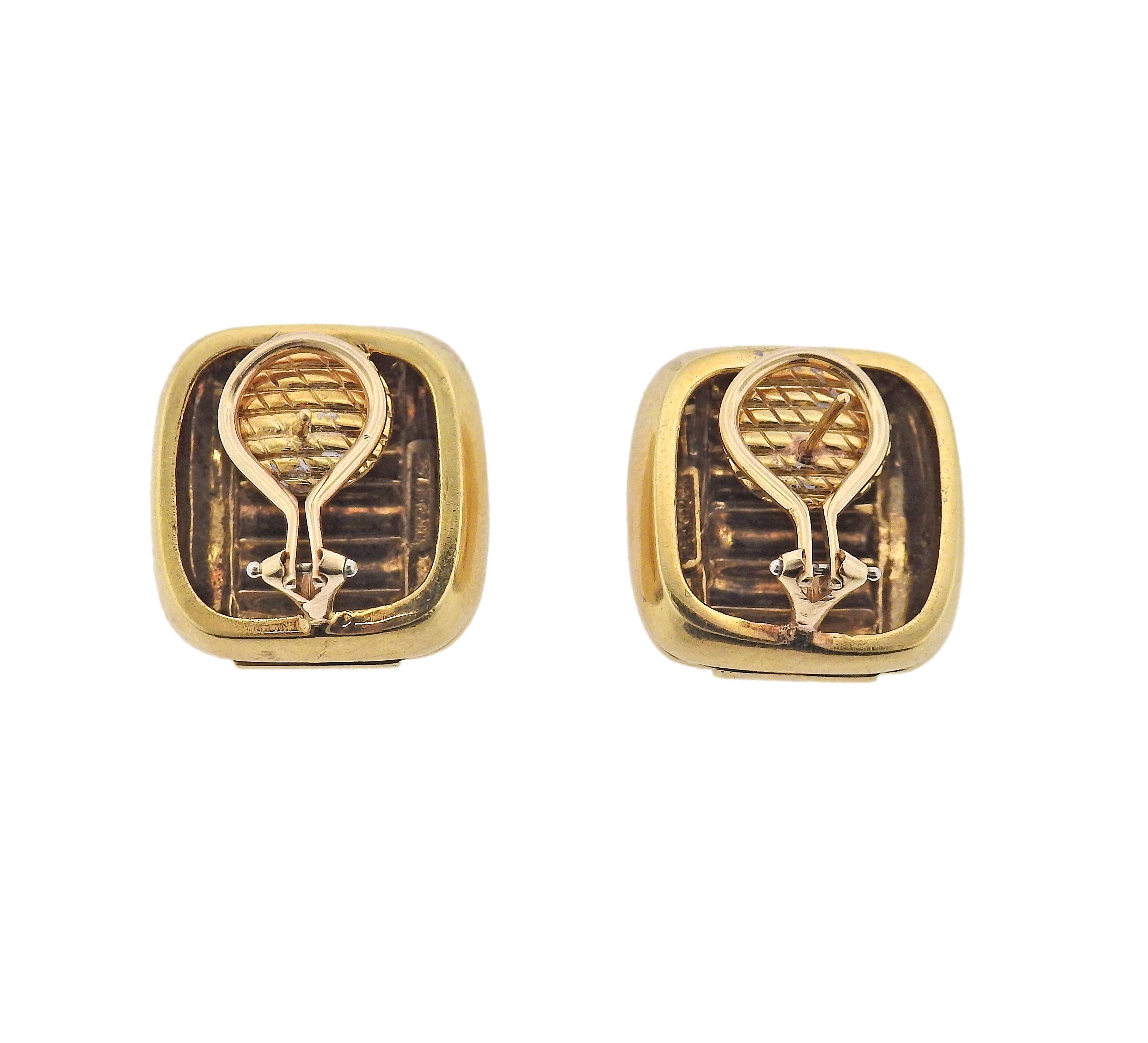 Paar Ohrringe aus 18-karätigem Gold von Tiffany & Co., circa 1980er Jahre. Die Ohrringe messen 21 mm x 21 mm. Gezeichnet: Tiffany & Co 18k. Gewicht - 26,1 Gramm.