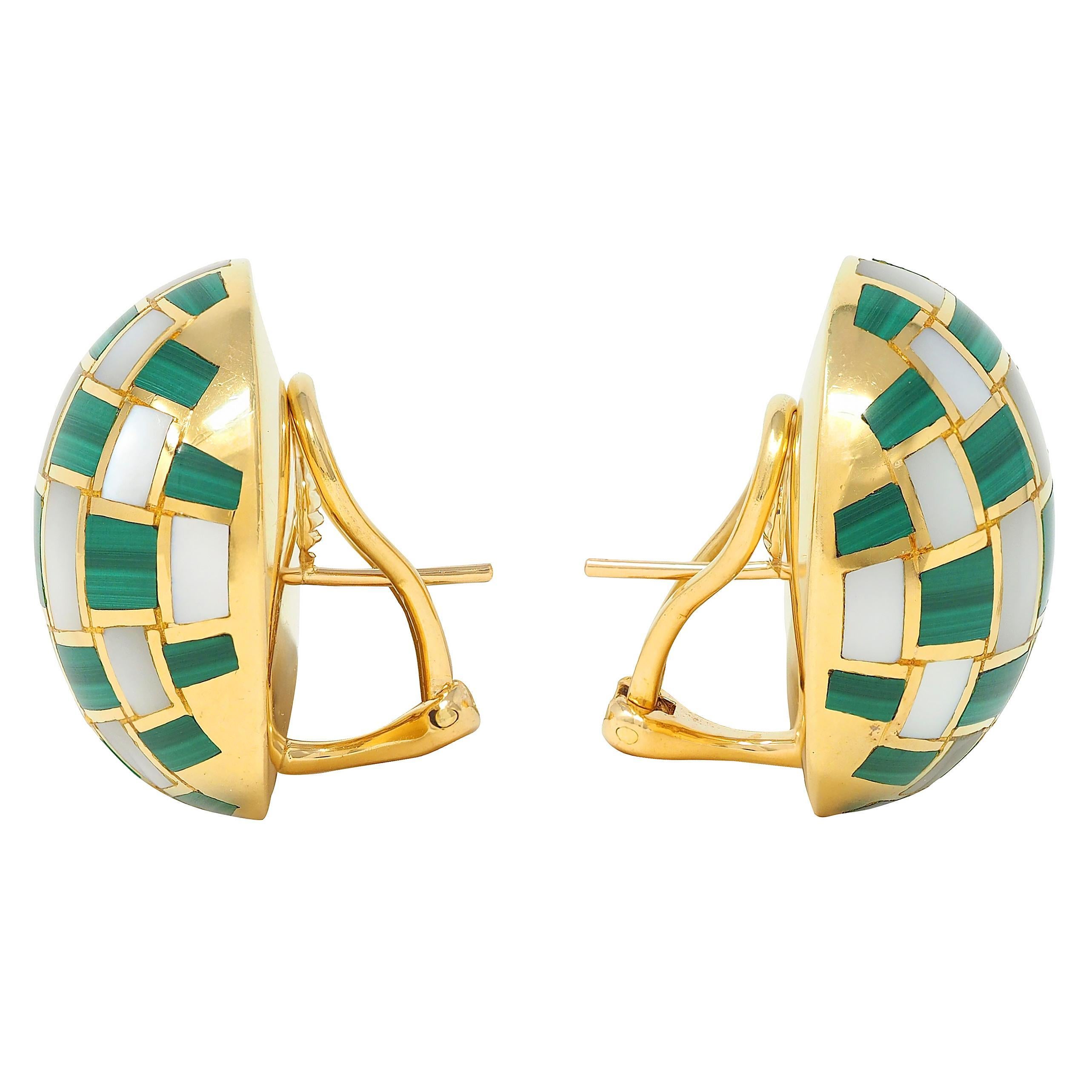 Tiffany & Co. Pendientes de damero vintage de oro de 18 quilates con incrustaciones de perlas de malaquita de los años 80 Corte redondo en venta