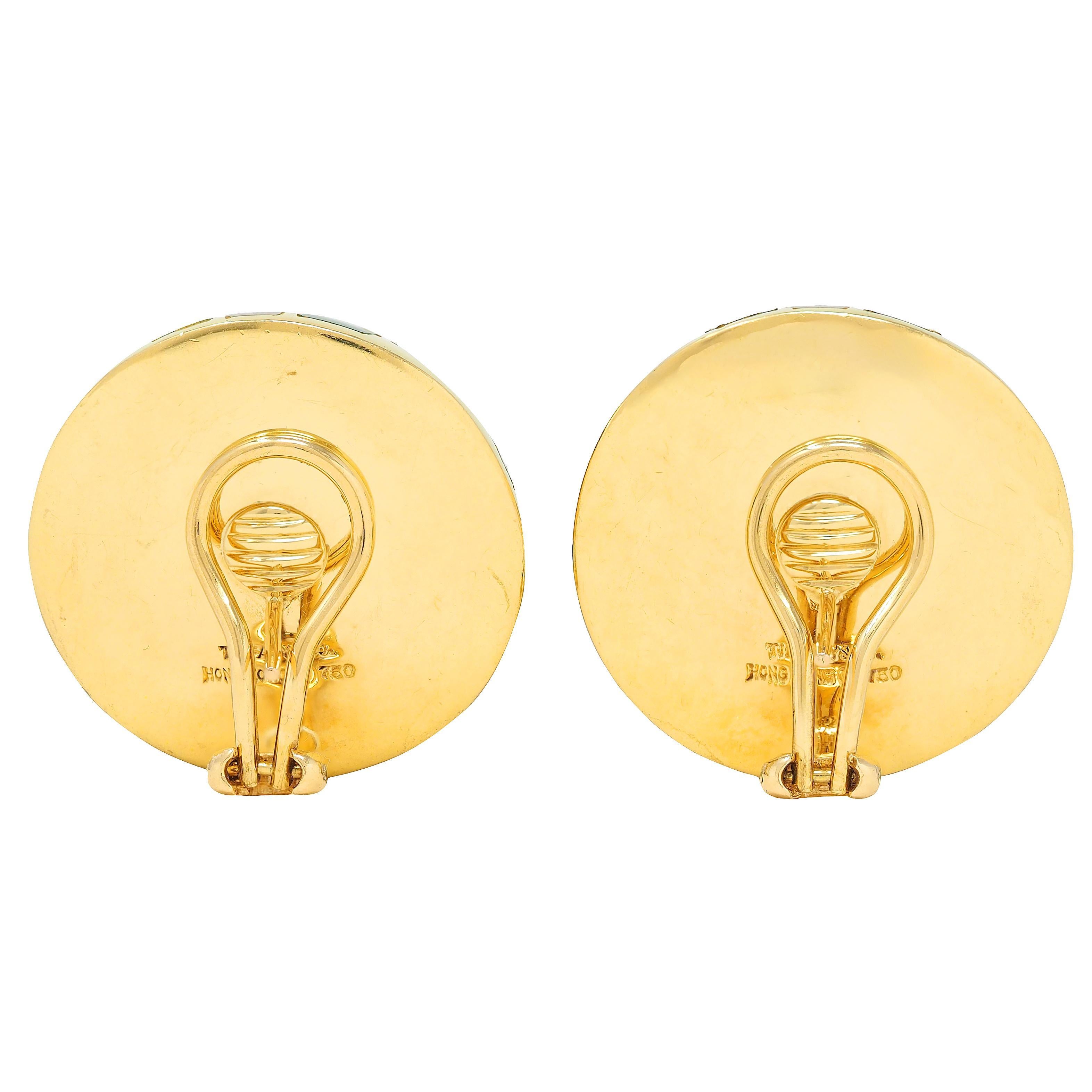 Tiffany & Co. Pendientes de damero vintage de oro de 18 quilates con incrustaciones de perlas de malaquita de los años 80 en Excelente estado para la venta en Philadelphia, PA