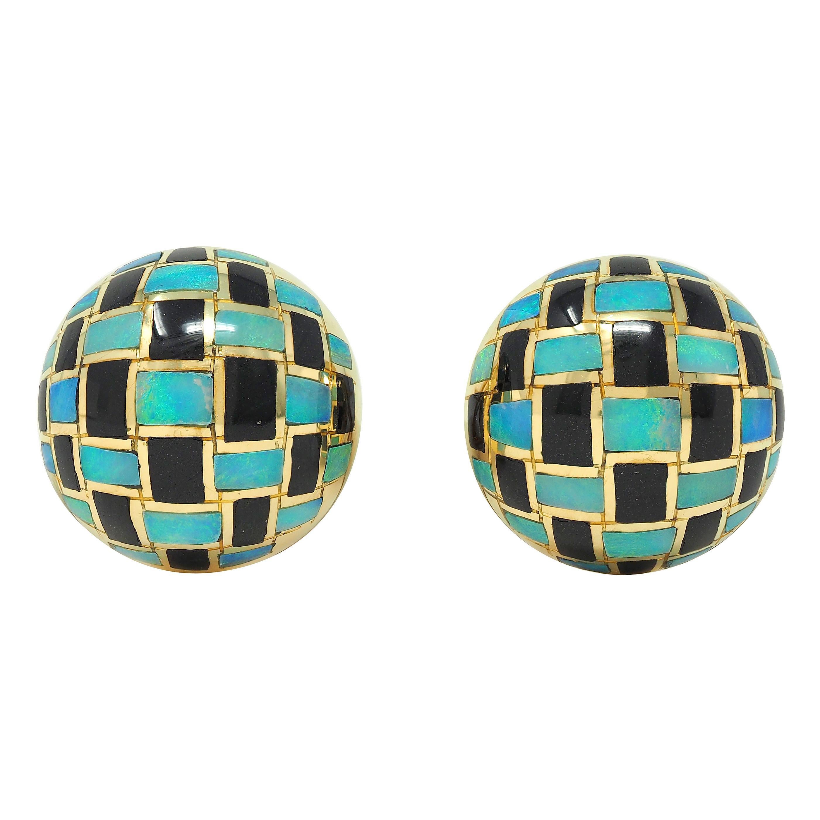 Tiffany & Co. 1980 Pendientes de damero vintage de oro de 18 quilates con incrustaciones de ópalo y ónice