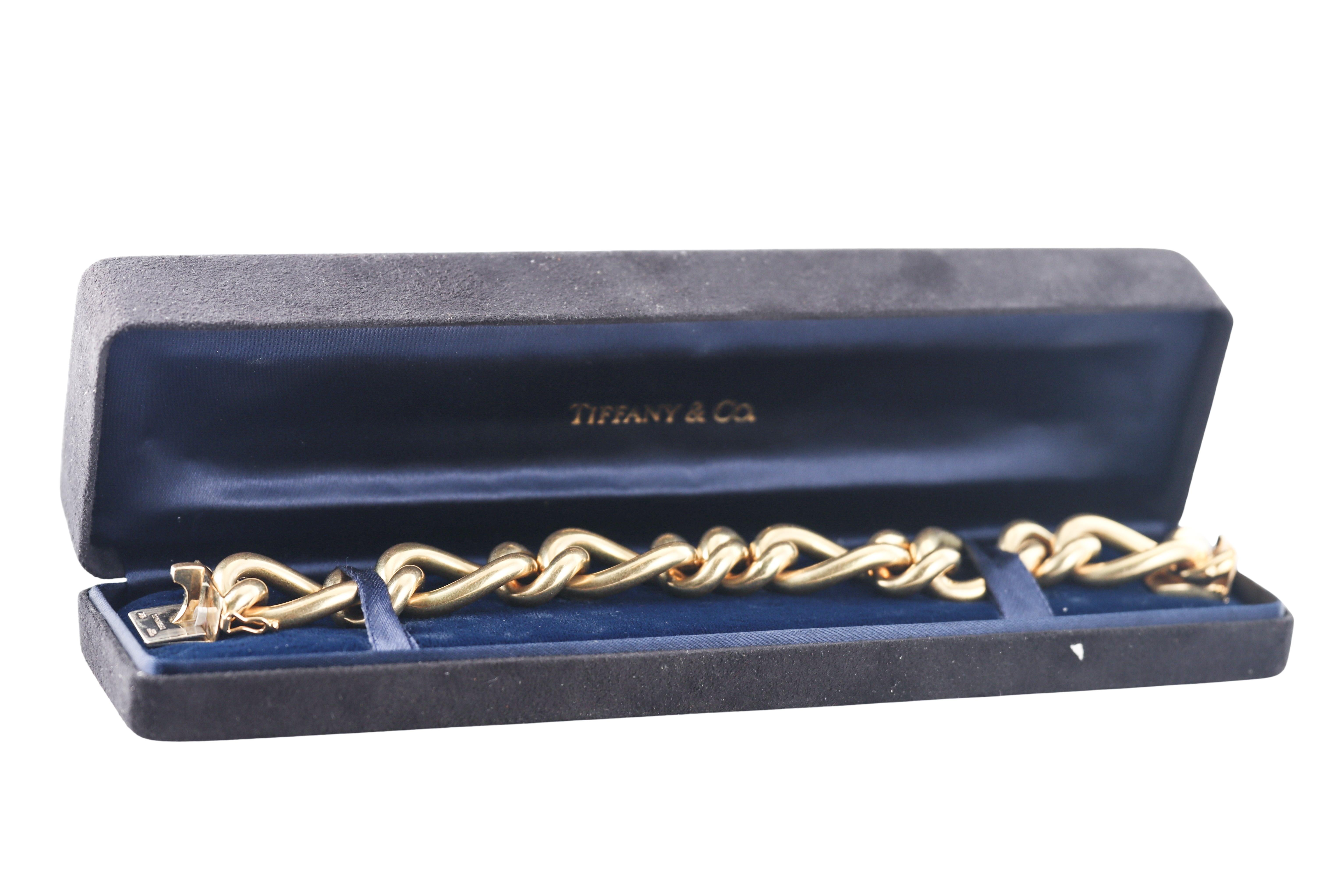 Tiffany & Co 1980s Yellow Gold Chunky Link Bracelet In Excellent Condition In New York, NY