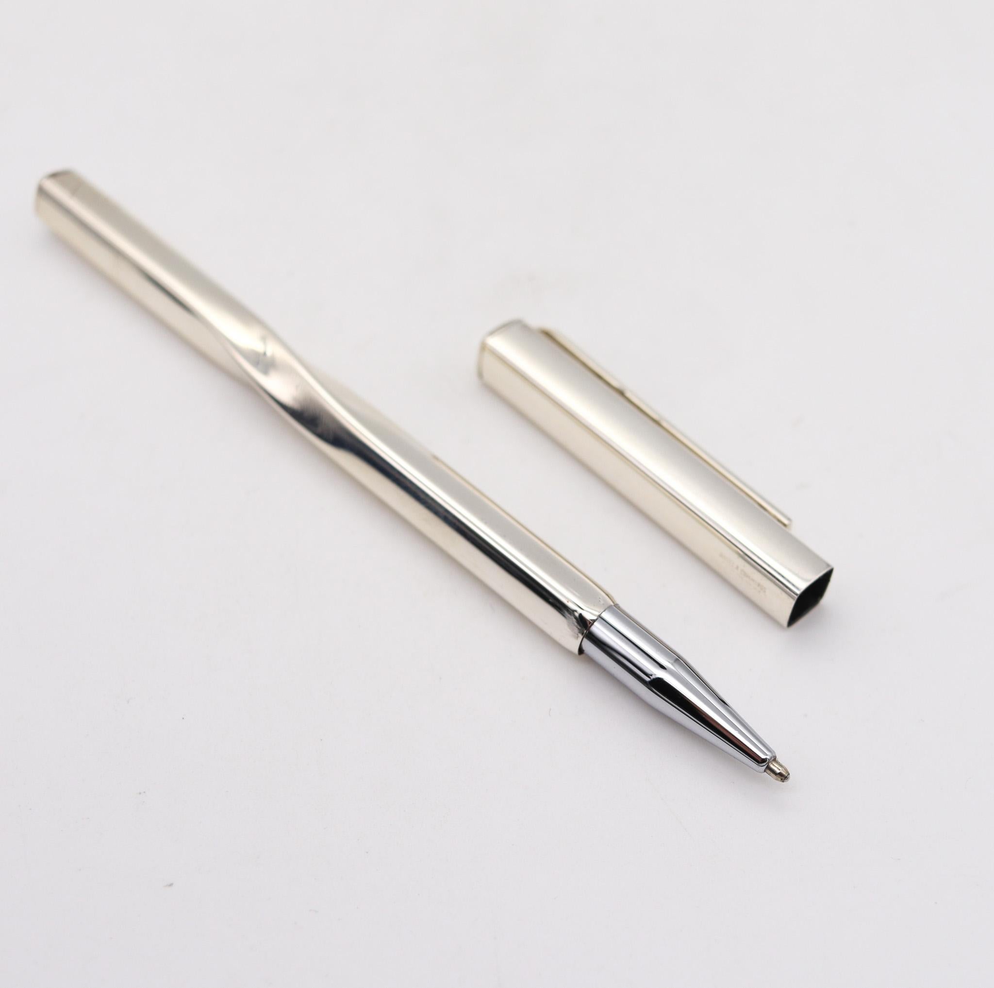 Tiffany & Co. 1981 Angela Cummings Aerodynamic Twisted Pen .925 Sterling Silver In Excellent Condition For Sale In Miami, FL