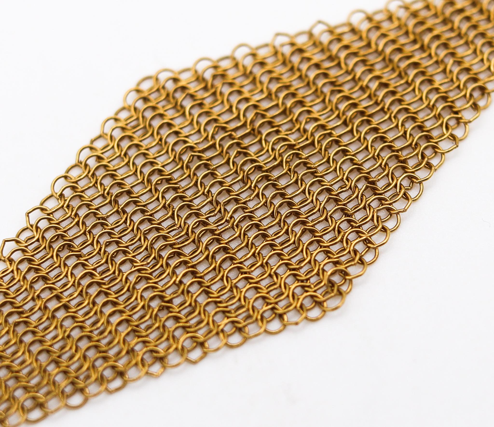 Tiffany & Co. 1981 By Elsa Peretti Drop Mesh Earrings In 18Kt Yellow Gold In Excellent Condition For Sale In Miami, FL