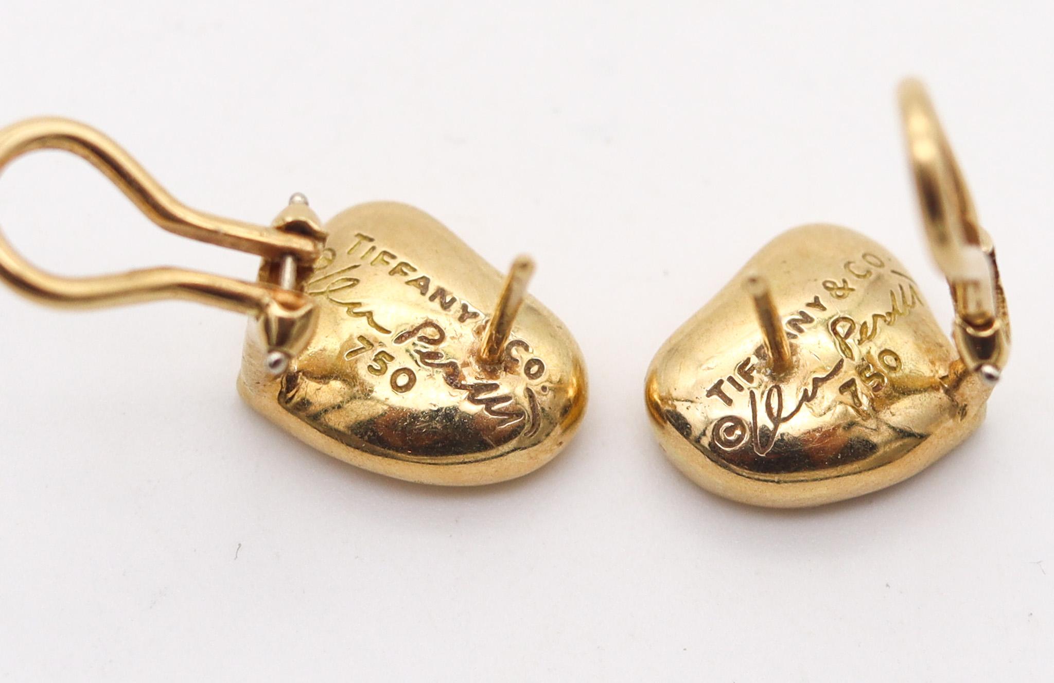 Tiffany & Co. 1981 By Elsa Peretti Free Form Hearts Earrings In 18Kt Yellow Gold In Excellent Condition For Sale In Miami, FL