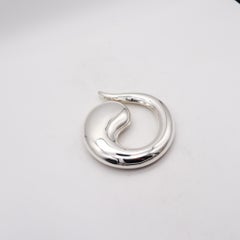 Tiffany & Co 1981 Elsa Peretti Abstract Pendant Buckle in.925 Sterling Silver