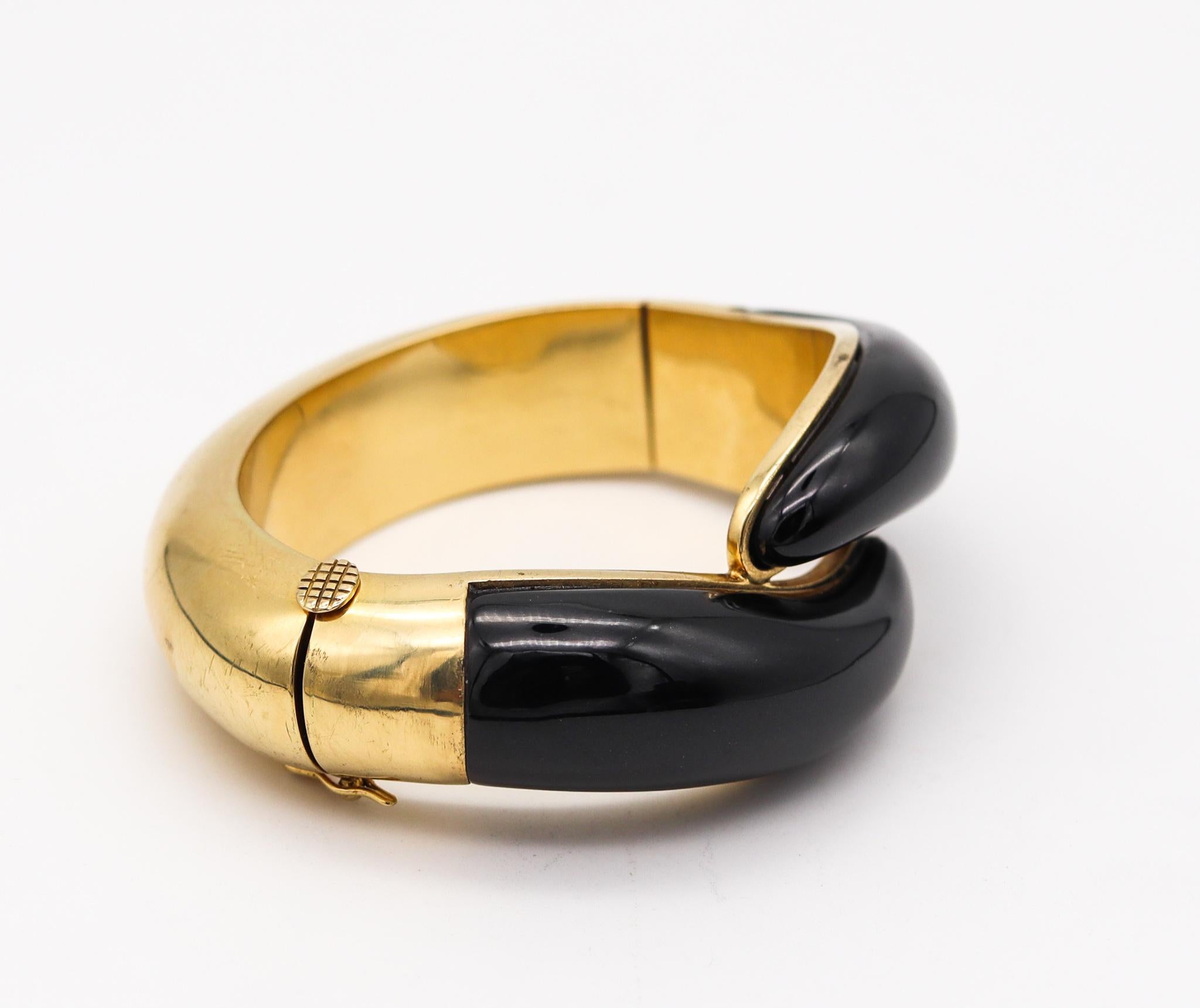 Taille cabochon Bracelet jonc croisé Elsa Peretti pour Tiffany & Co. 1981 en or jaune 18 carats en vente
