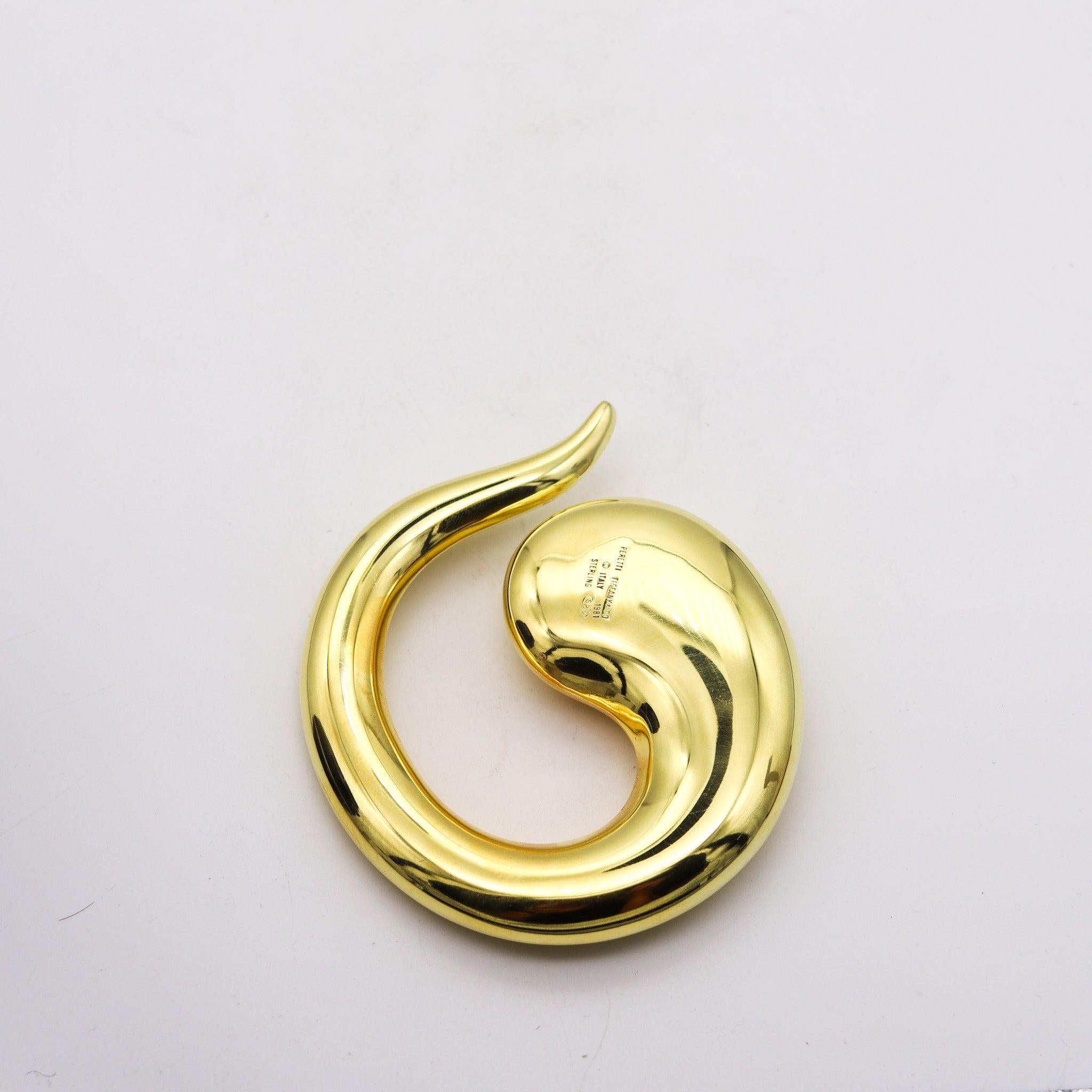TIFFANY & CO. 1981 Elsa Peretti Pendant Buckle 18Kt Gold Vermeil On .925 Silver In Excellent Condition For Sale In Miami, FL