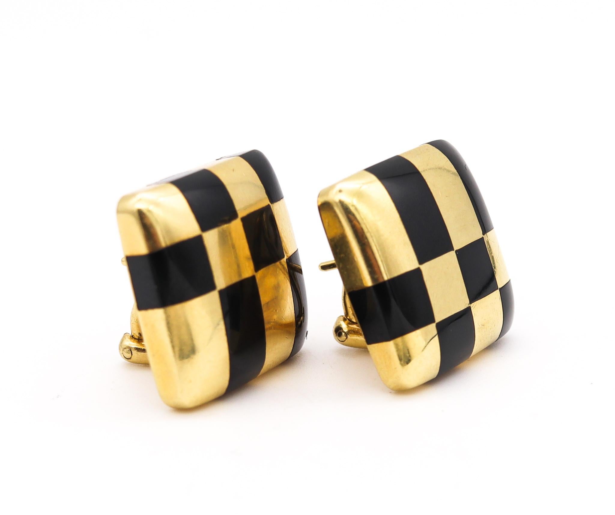Tiffany Co 1982 Angela Cummings Black Jade Checkerboard Earrings In 18Kt Gold In Excellent Condition For Sale In Miami, FL
