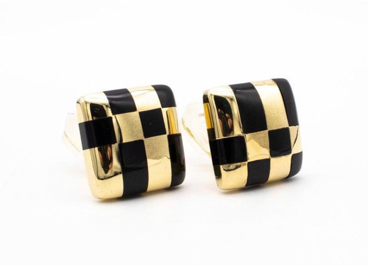 Checkerboard earrings, designed by Angela Cummings for Tiffany & Co.

Beautiful vintage squared geometric pair created by Angela Cummings in New York, back in the early 1980's. This earrings was carefully crafted in solid yellow gold of 18 karats,