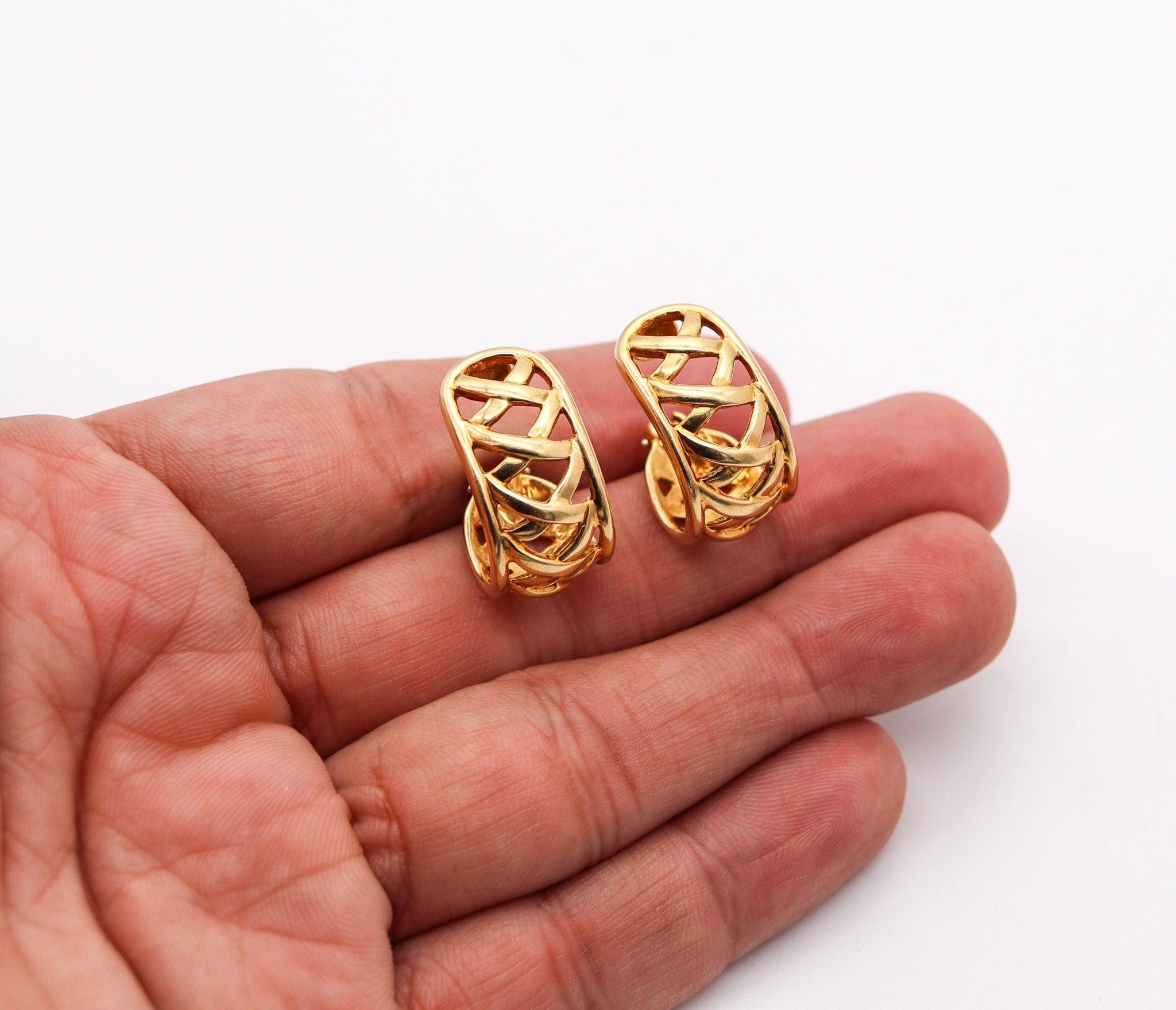 Modernist TIFFANY & CO. 1982 By Paloma Picasso Hoops Earrings In Solid 18Kt Yellow Gold For Sale