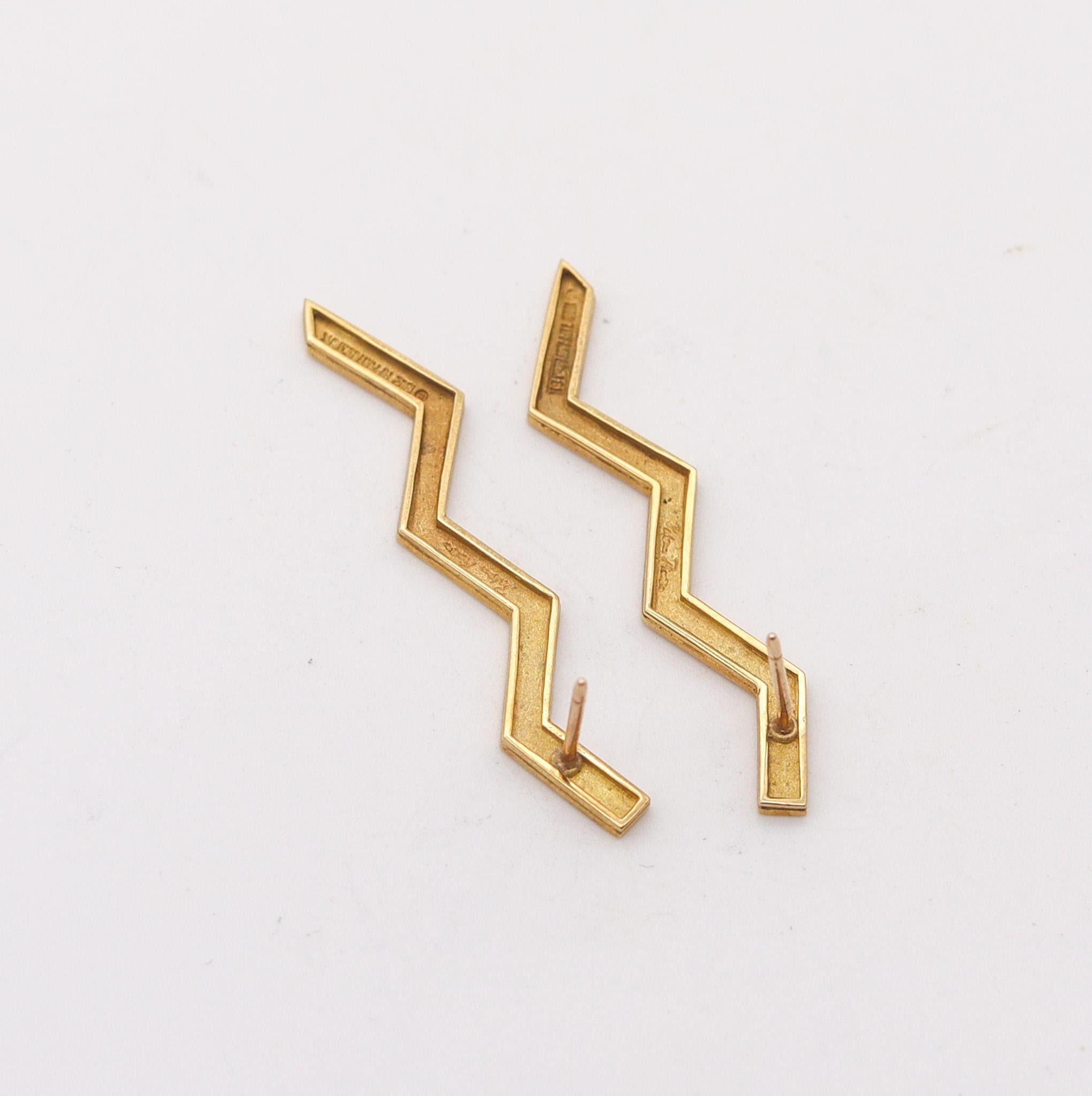 Modernist Tiffany & Co. 1982 By Paloma Picasso Zig Zag Earrings In Solid 18Kt Yellow Gold For Sale