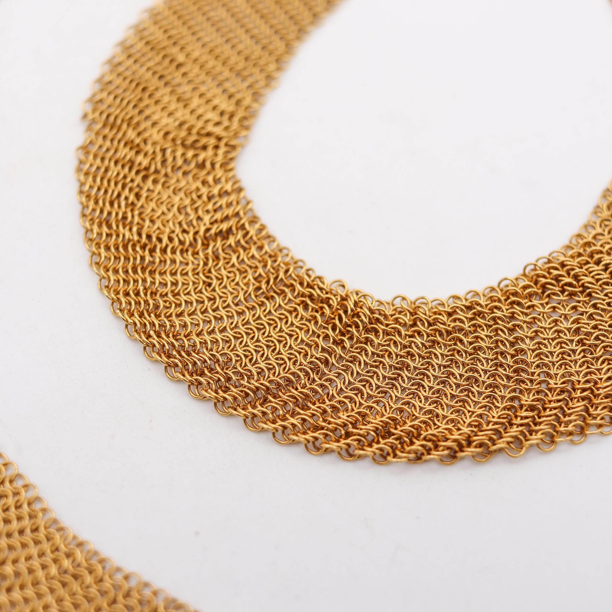 Tiffany & Co 1982 Elsa Peretti Mesh Scarf Draped Necklace in 18Kt Yellow Gold In Excellent Condition For Sale In Miami, FL