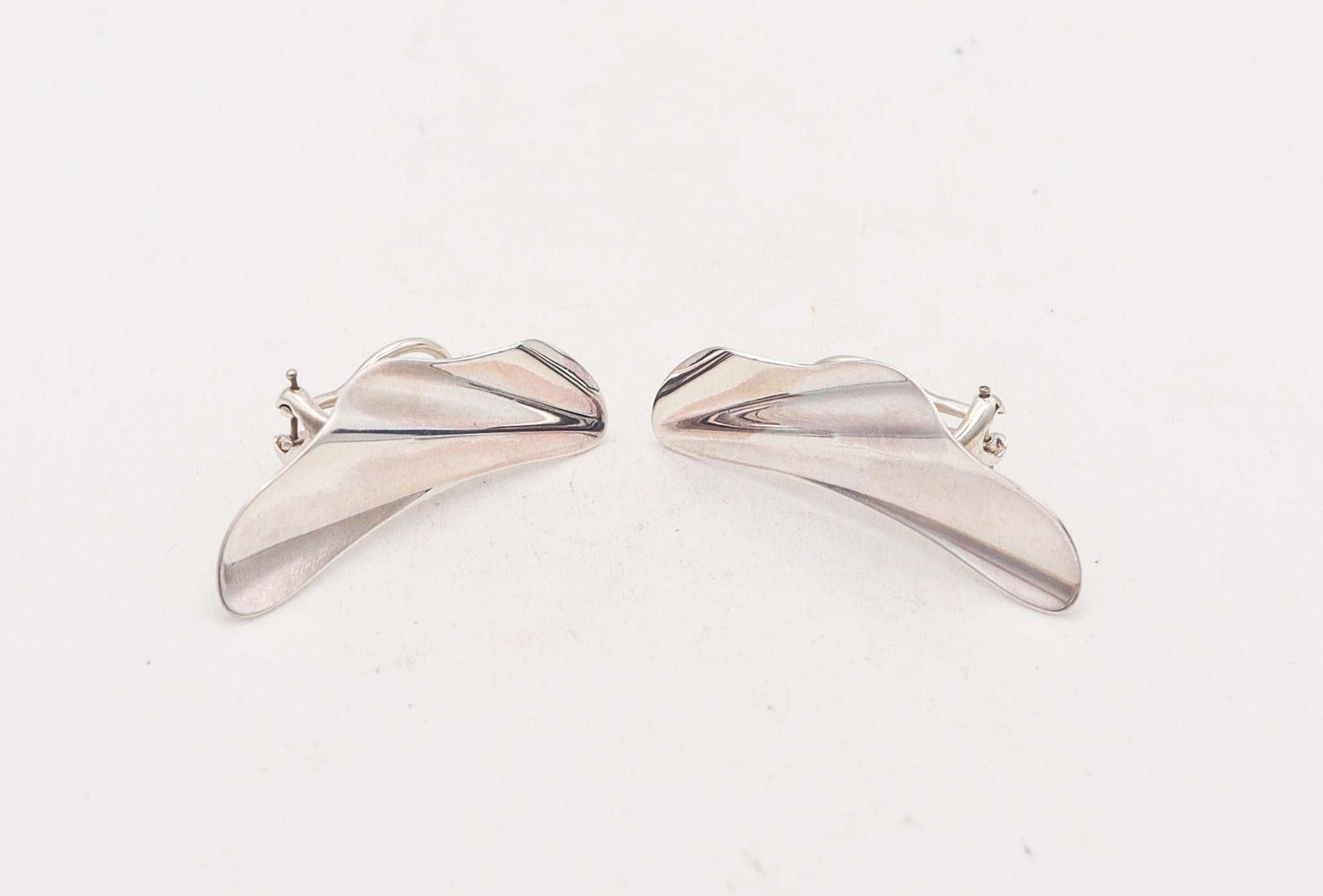 Modernist Tiffany & Co. 1982 Peretti Sculptural Tide Wave Clips On Earrings .925 Sterling For Sale