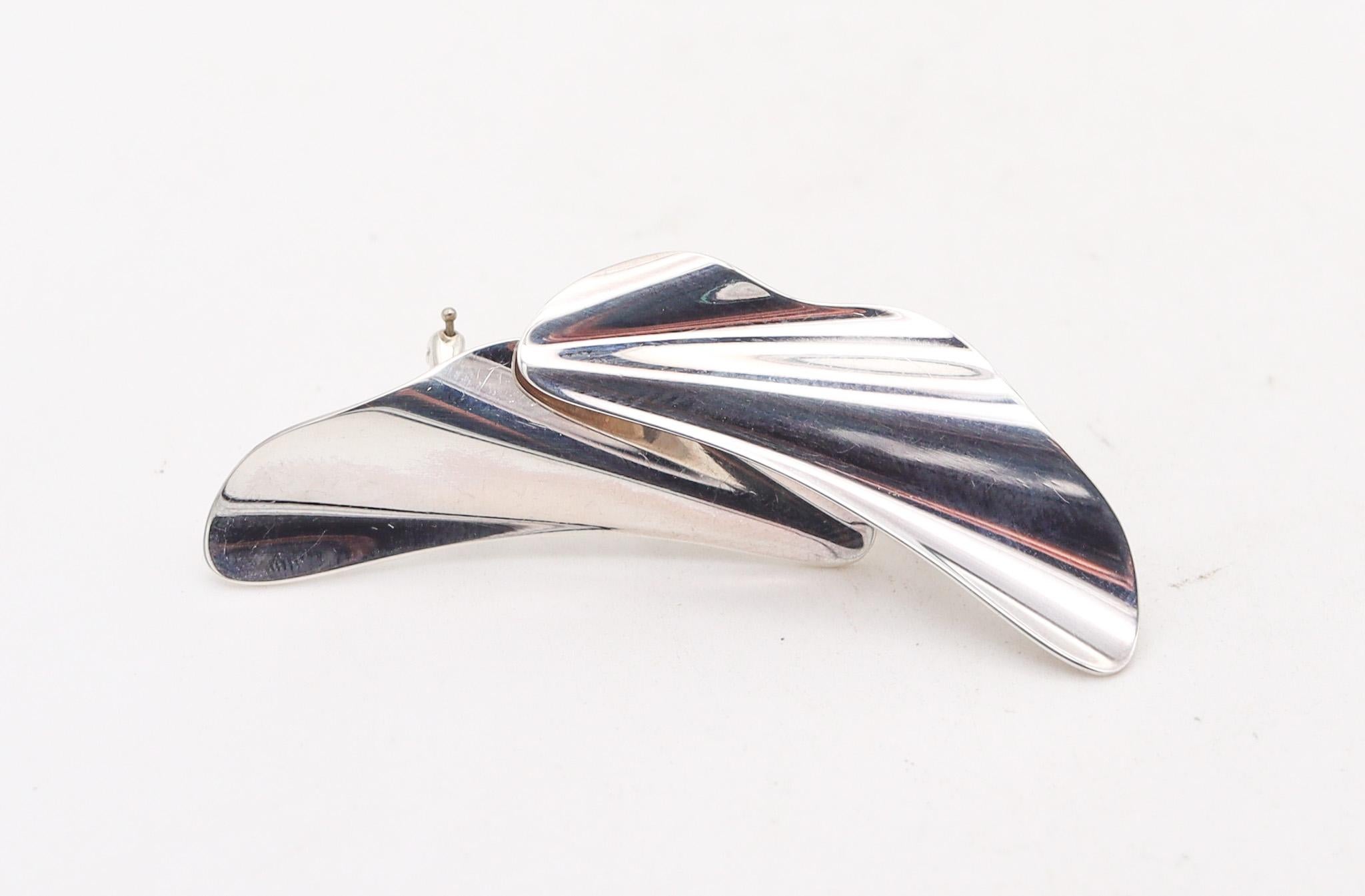 Tiffany & Co. 1982 Peretti Sculptural Tide Wave Clips On Earrings .925 Sterling In Excellent Condition For Sale In Miami, FL