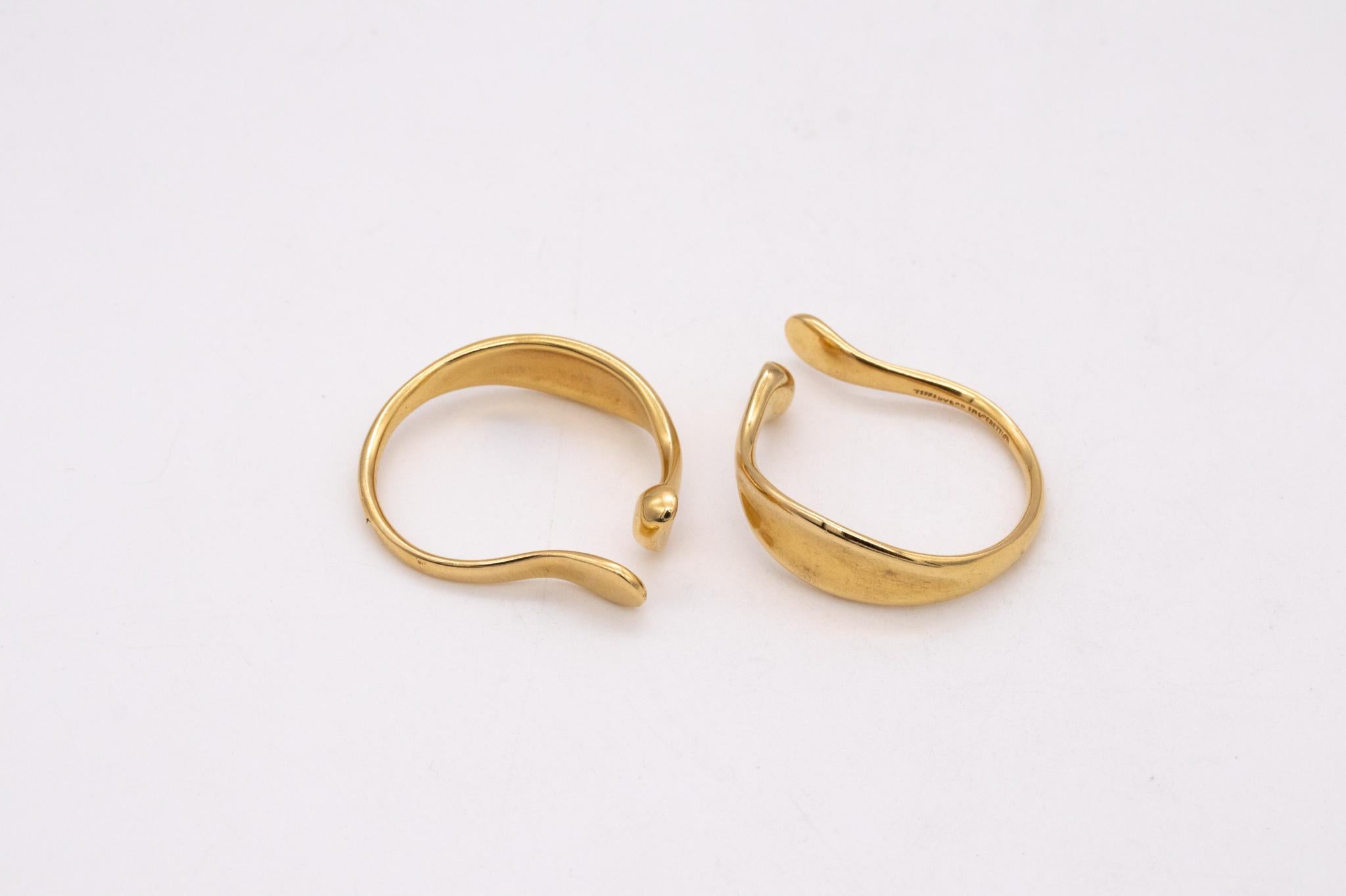 Modernist Tiffany & Co. 1984 by Elsa Peretti Rare Lilies Hoops Earrings in Solid 18Kt Gold