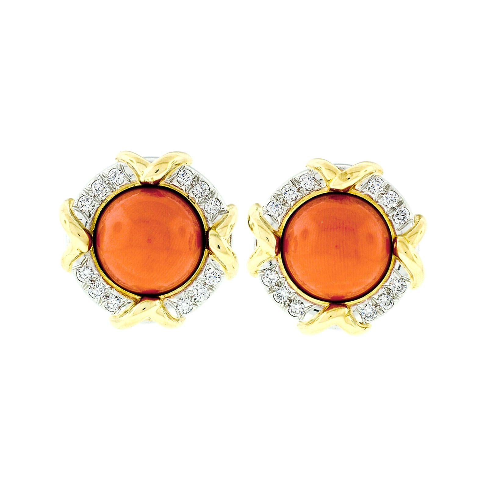 Tiffany & Co. Boucles d'oreilles boutons en or 18 carats et platine avec corail rond et diamants certifiés GIA, 1985