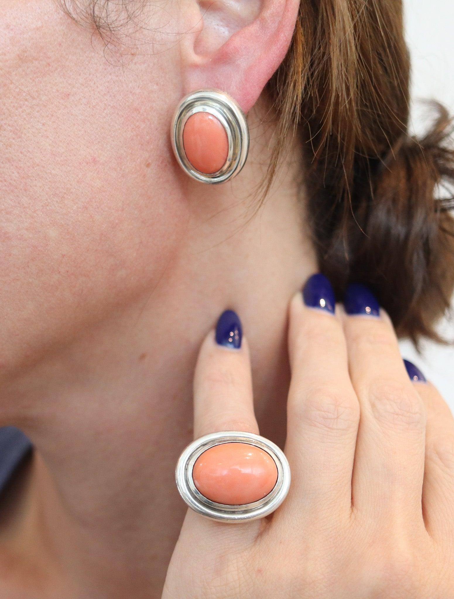 TIFFANY & CO. 1985 Pendientes Clips Paloma Picasso de plata con corales rosas en venta 1