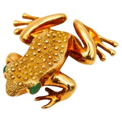 Tiffany & Co. 1989 Frog Pin Brooch in 18kt Yellow Gold with Green Emeralds Eyes