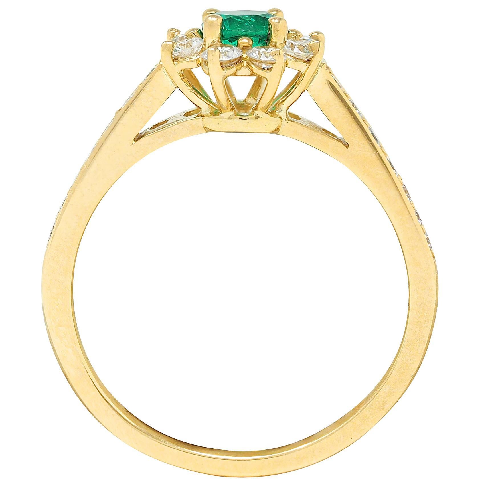 Donna Tiffany & Co. 1990 0.95 CTW Emerald Diamond 18K Vintage Cluster Ring in vendita