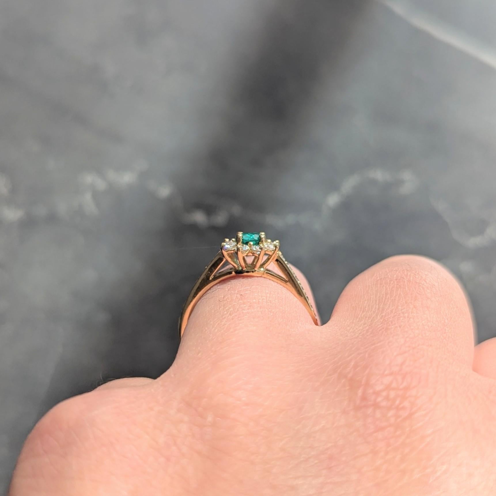 Tiffany & Co. 1990 0.95 CTW Emerald Diamond 18K Vintage Cluster Ring in vendita 1