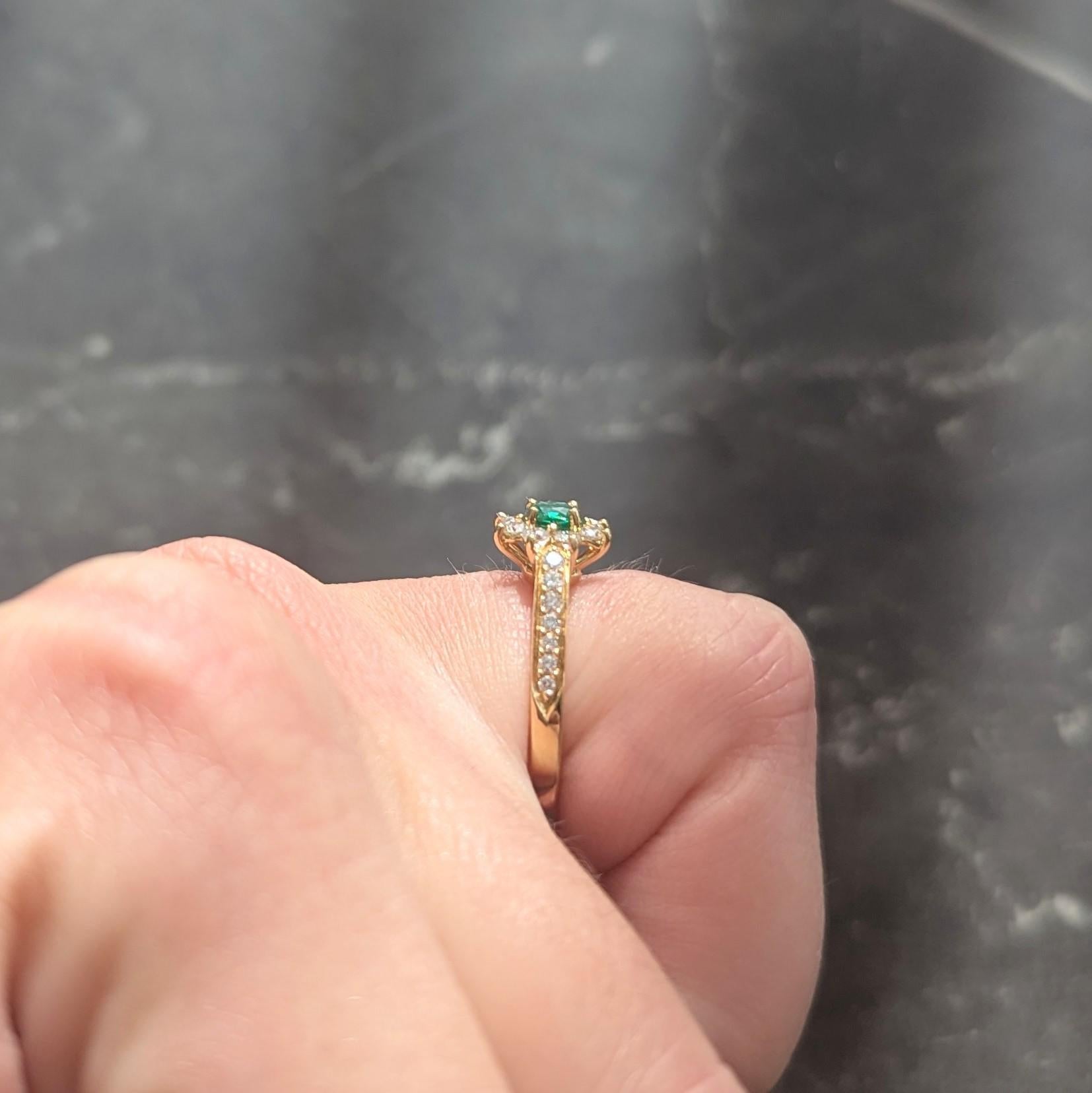 Tiffany & Co. 1990 1.00 CTW Emerald Diamond 18K Vintage Cluster Ring in vendita 9