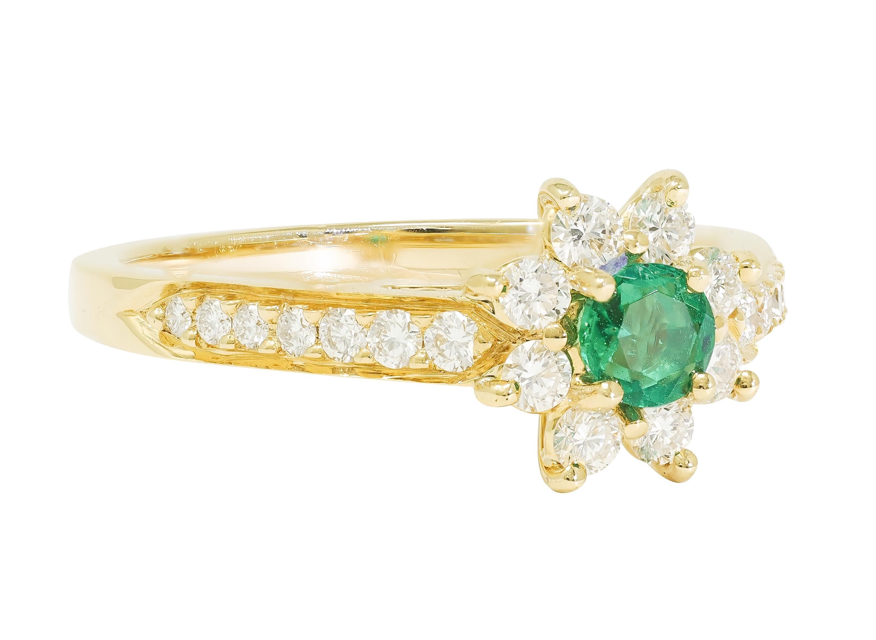 Moderno Tiffany & Co. 1990 1.00 CTW Emerald Diamond 18K Vintage Cluster Ring in vendita