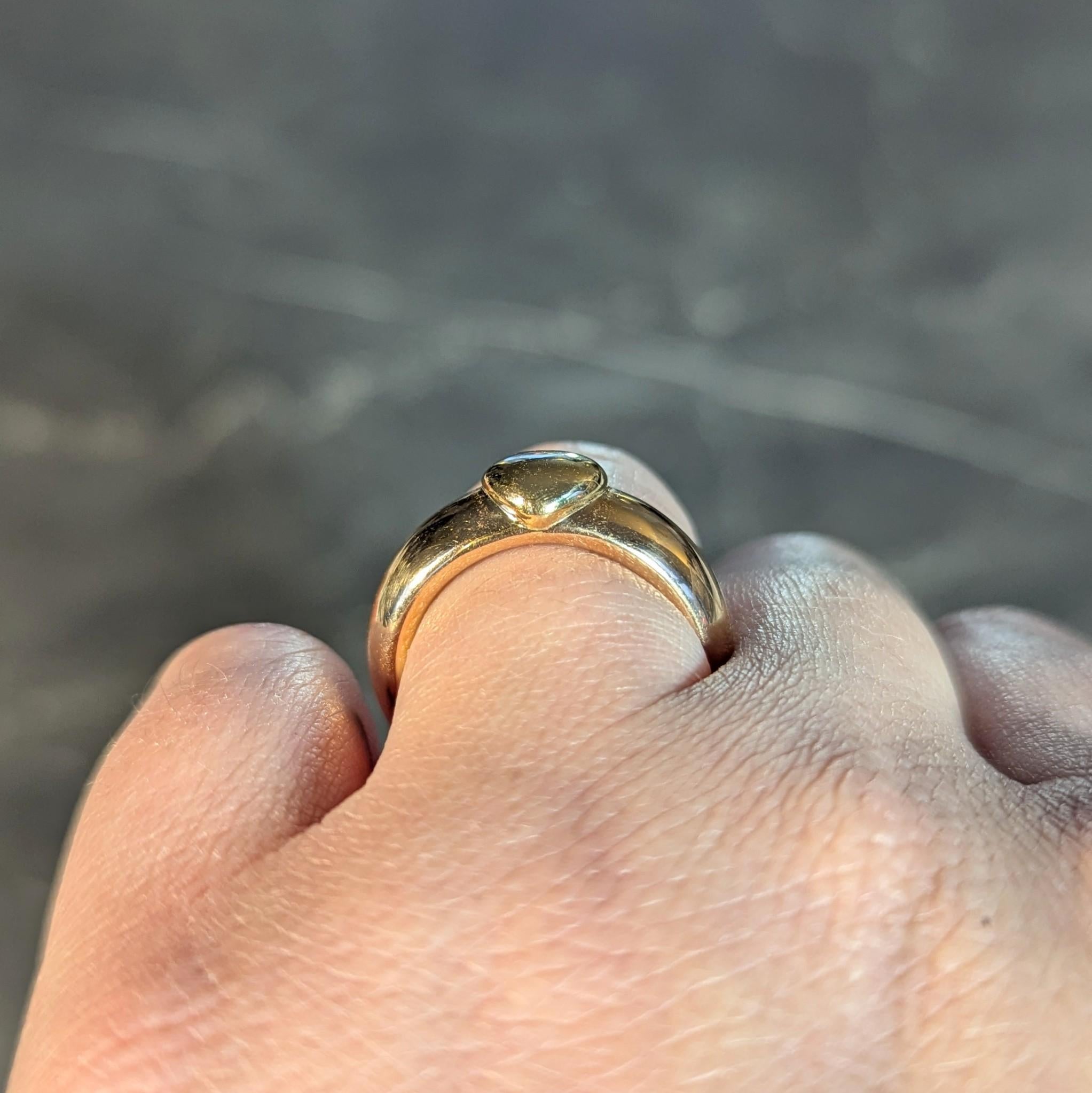 Tiffany & Co. 1993 18 Karat Two-Tone Gold Vintage Friendship Heart Band Ring 4