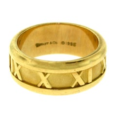 Vintage Tiffany & Co. 1995 Atlas 18 Karat Yellow Gold Roman Numeral Ring