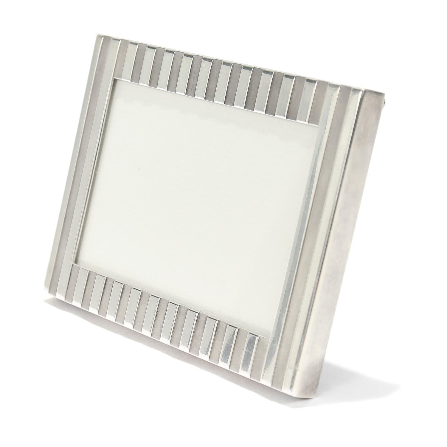 A fine frame for a photo or perpetual calendar.

By Tiffany & Co. 

From the Atlas Groove series.

Copyrighted for 1995.

With an added contemporary paper card backing and its original calendar cards.

Fully marked to the base.

Simply wonderful