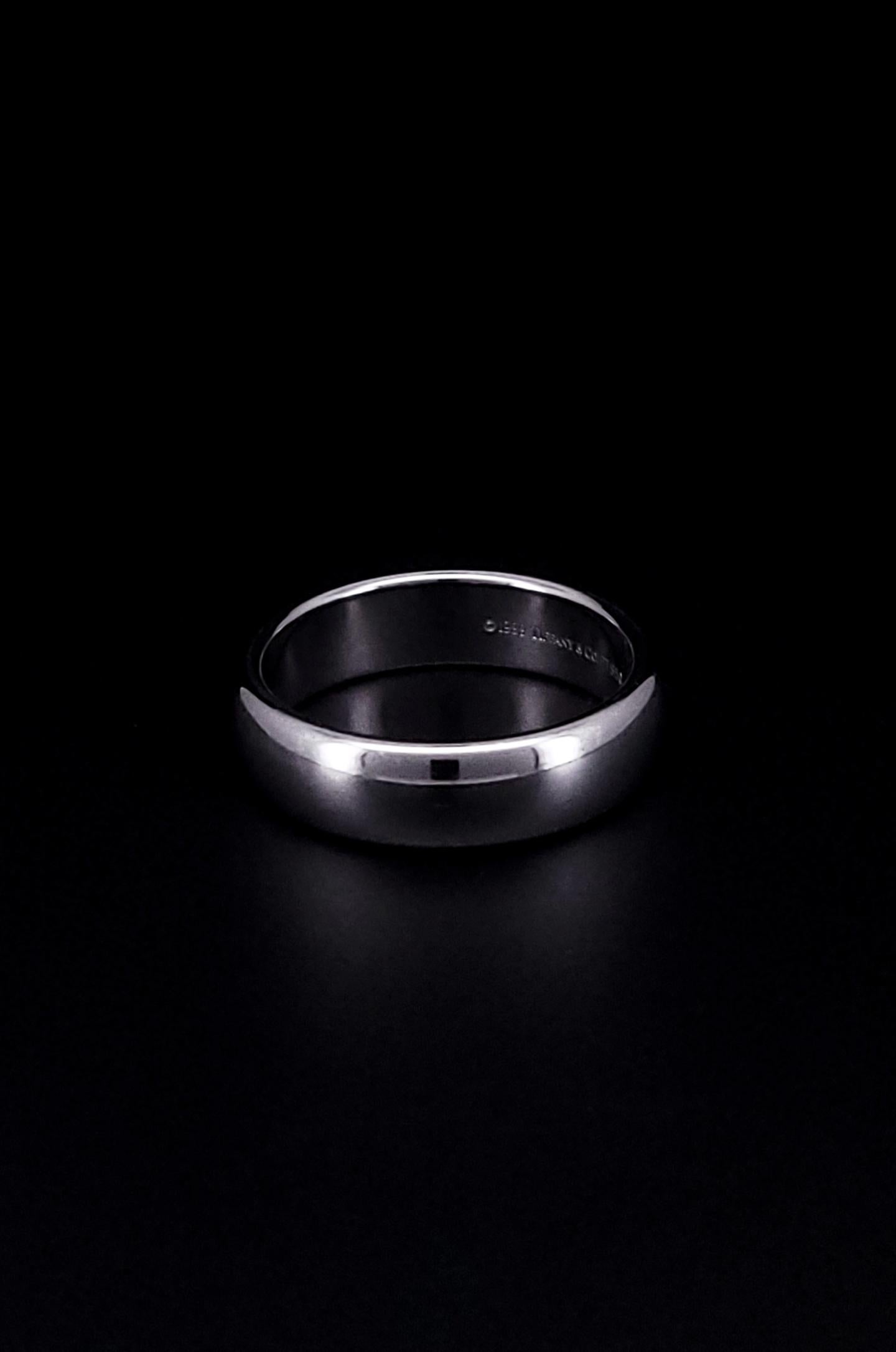 Donna Anello Tiffany & Co. 1999 Forever Lucida in platino da 6mm in vendita