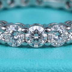 Alliance « Eternity » Tiffany & Co. en platine, sertie de diamants totalisant 2 carats