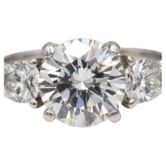 Anello di fidanzamento Tiffany & Co. in platino con tre diamanti da 2 carati