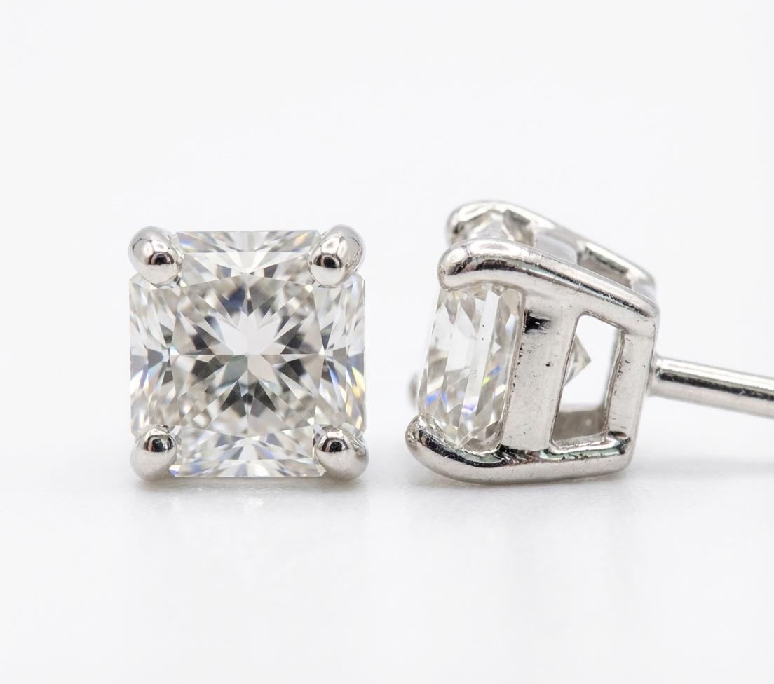 Tiffany & Co. - Boucles d'oreilles en platine avec diamant Lucida de 2 carats Excellent état - En vente à Chicago, IL