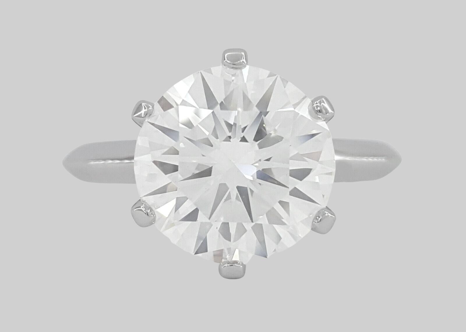 Tiffany & Co. Bague solitaire en platine avec diamants ronds taille brillant de 2 carats Excellent état - En vente à Rome, IT