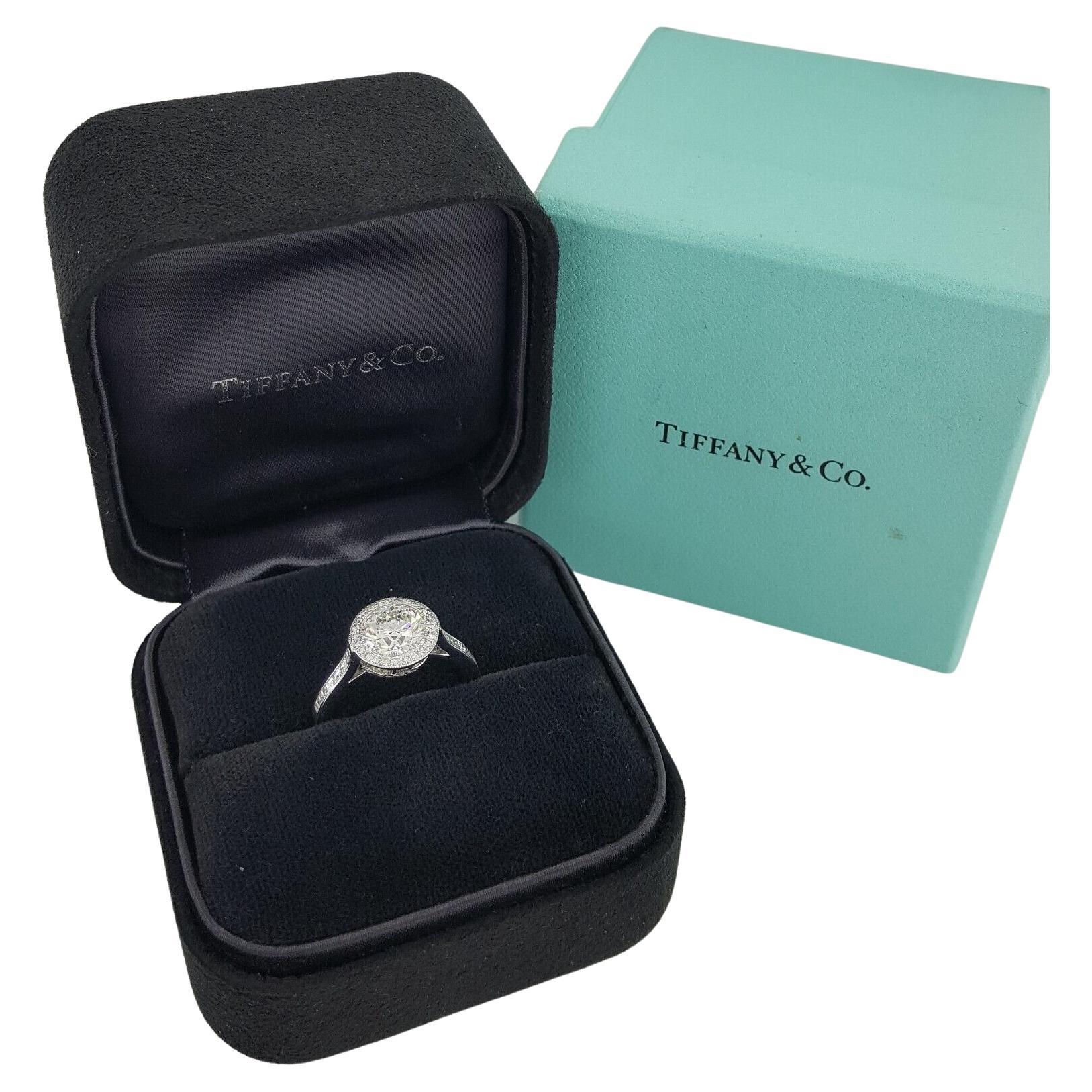 Taille ronde Tiffany & Co. Bague solitaire en diamant à taille ronde et brillante de 2 carats Soleste en vente