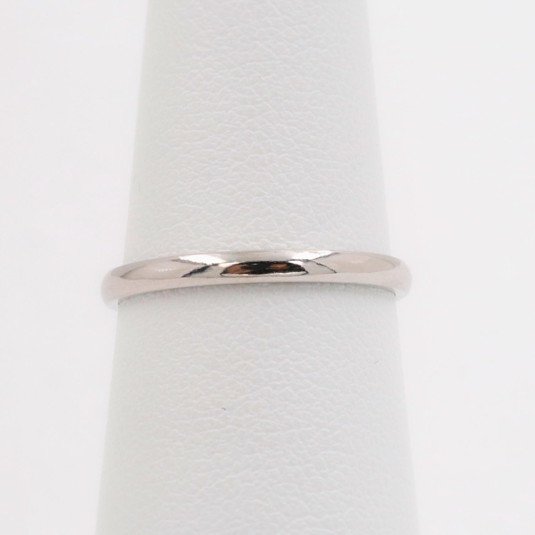 Tiffany & Co. Classic Wedding Band Ring in Platinum In Excellent Condition In San Diego, CA
