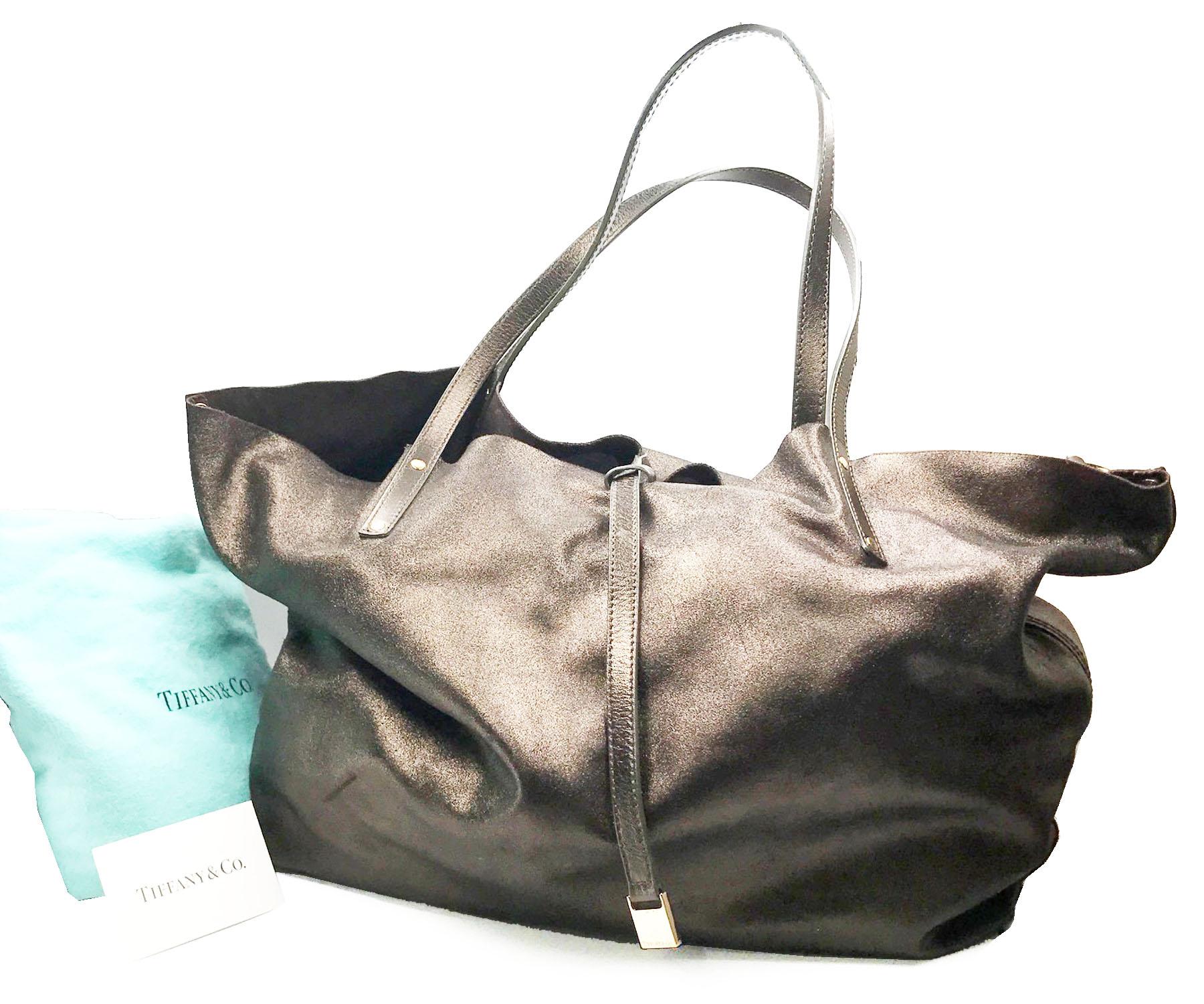 Tiffany & Co 2 Way Bronze Brown Suede Large Soft Tote Shoulder Bag

*Made in Italy
*Comes with original dustbag and detachable pouch

-Approximately 12.5 x 9.5 x 6.5 inches
-Pouch- approximately 8.75″ x 5″
-Wear either way- the bronze side or the