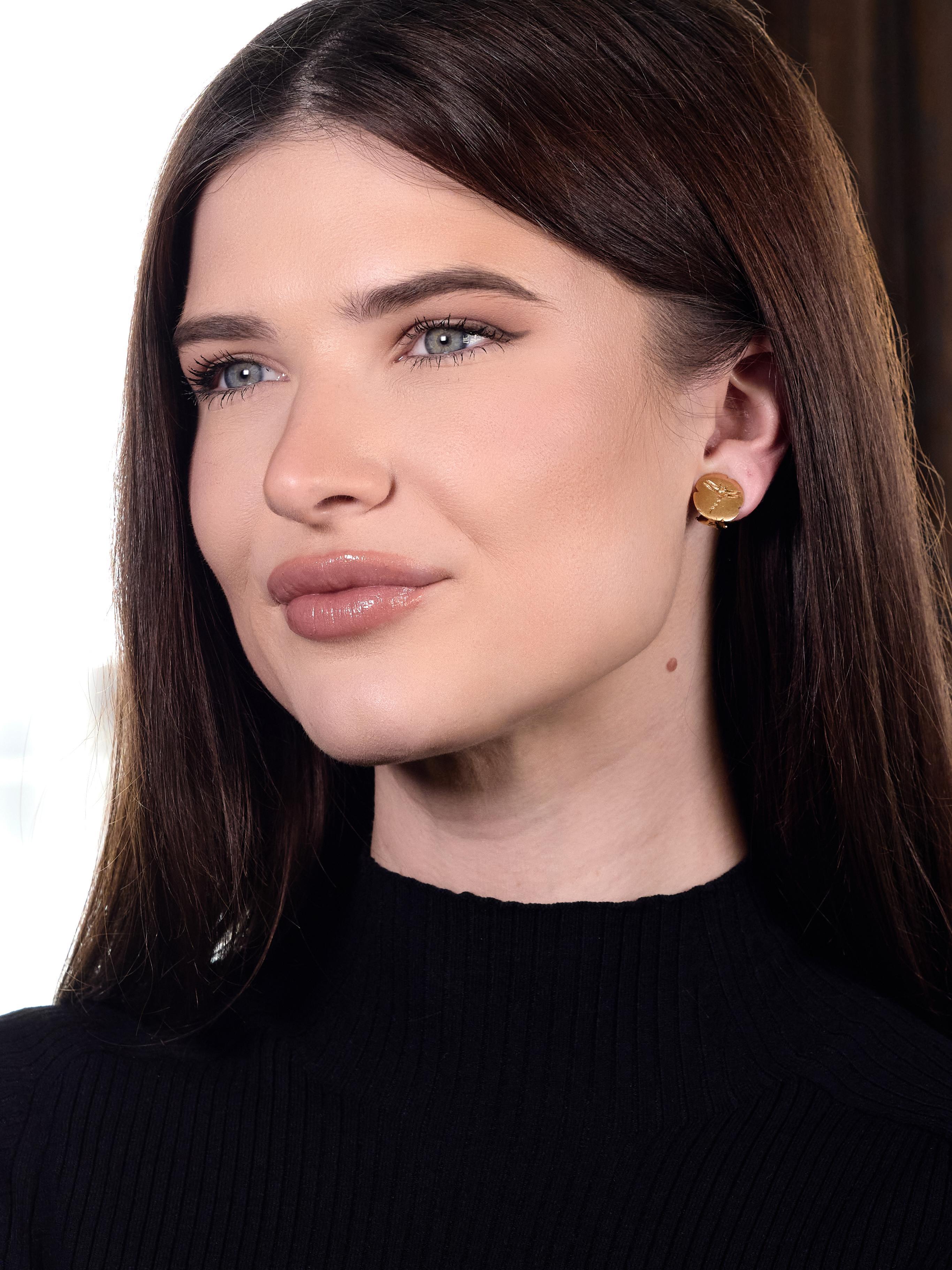 Designed as cushion shaped gold disks with organic edges
Centering carved dragonfly motif intaglios
With brushed satin finish
Complete by hinged omega backs
Stamped with Italian assay marks for 18 karat gold
Stamped for Tiffany & Co.
Circa: