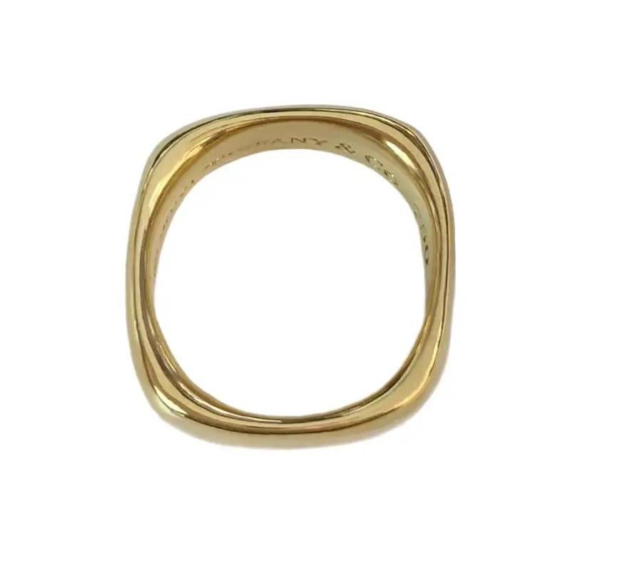 Brand Tiffany & co
Type Ring
Mint condition
18K Yellow gold
Ring size 7.5
Width 8mm
Length 22.3 mm
Weight 18.4gr
Comes with Tiffany & co original box